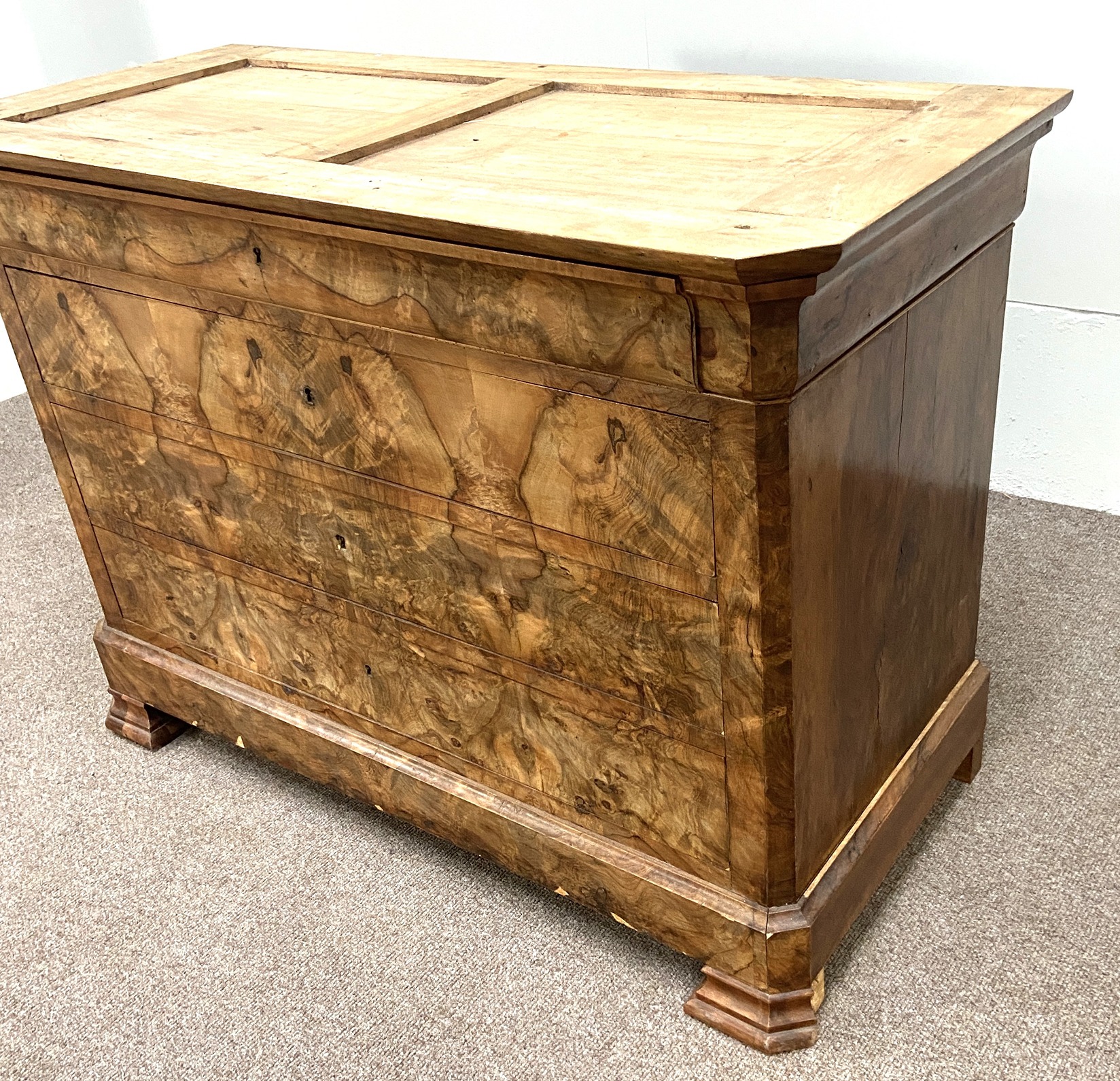 A Biedermeier walnut veneered commode, 19th century, with an ogee moulded frieze drawer over three - Image 4 of 9