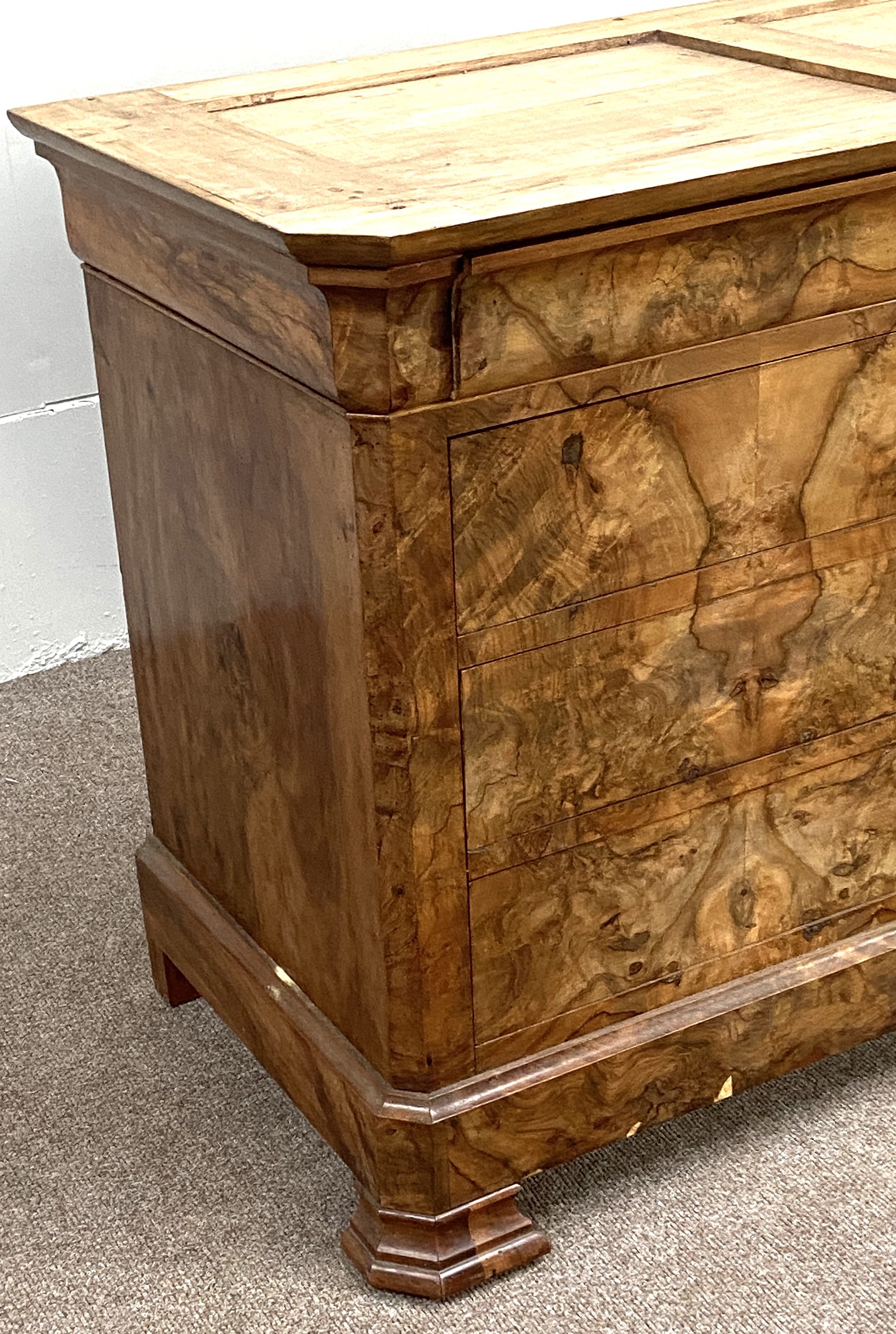 A Biedermeier walnut veneered commode, 19th century, with an ogee moulded frieze drawer over three - Image 6 of 9