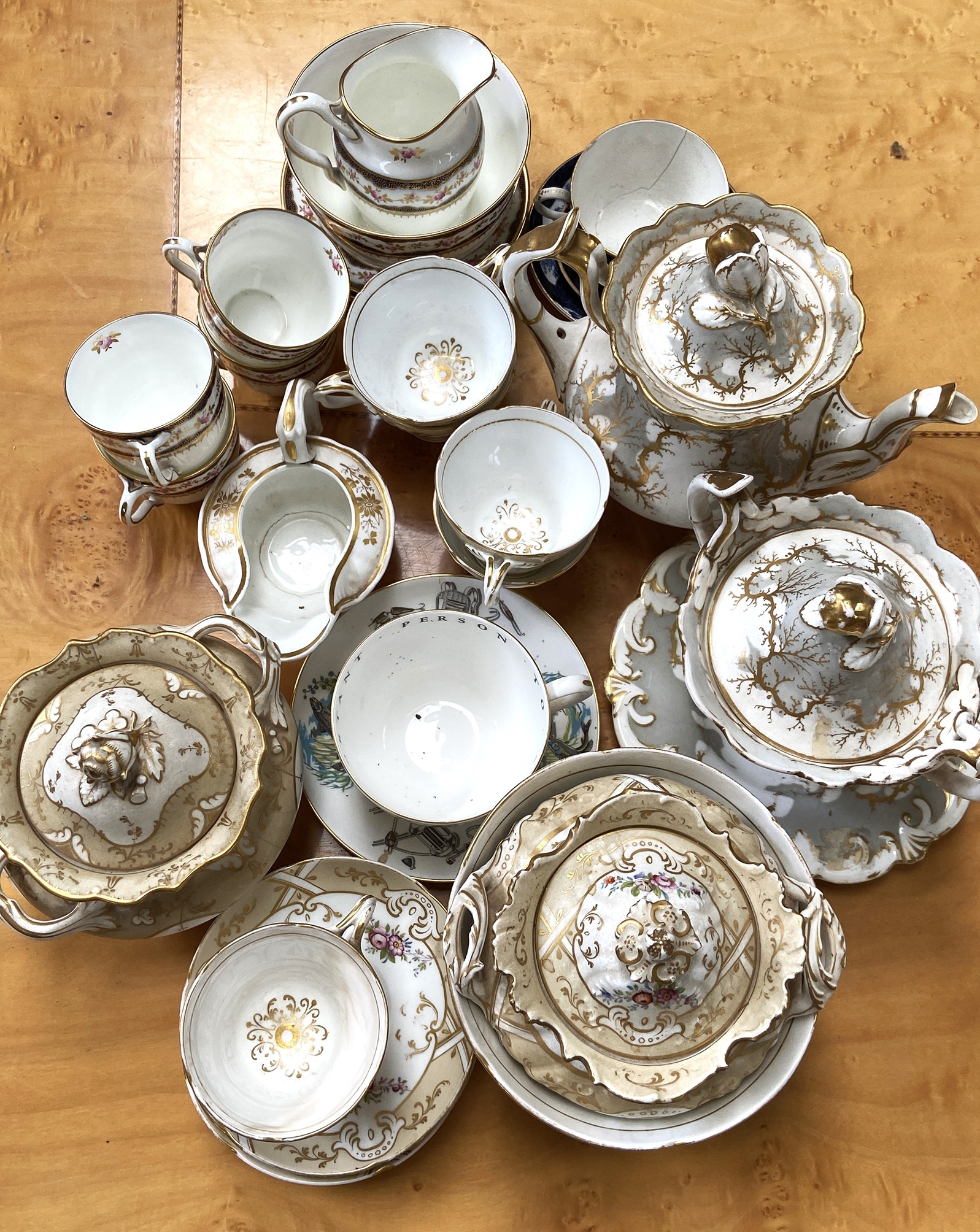 A Wedgewood bone china tea service, decorated with gilt, flowers and motifs on a white ground and - Bild 2 aus 7
