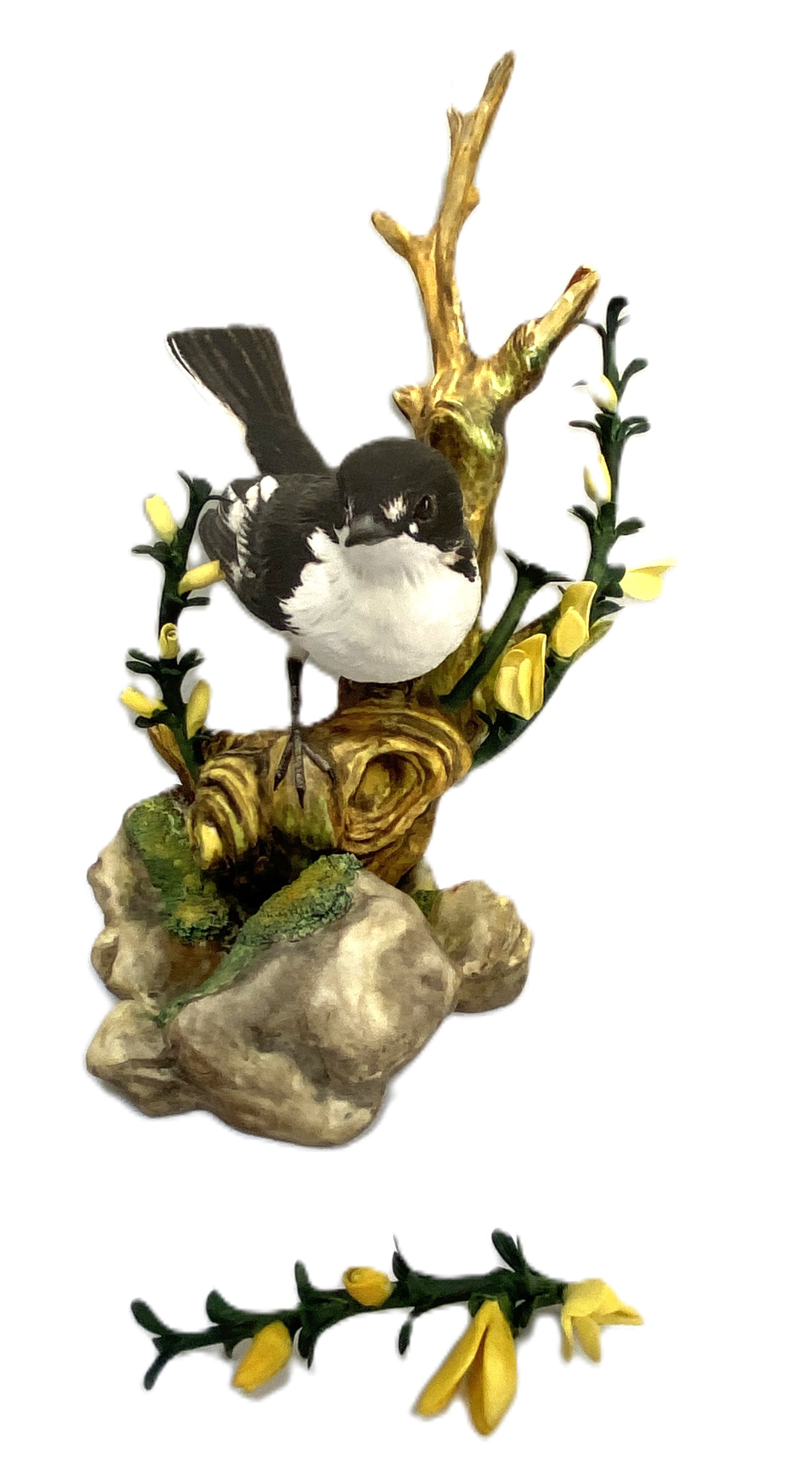 A collection of assorted figurines of birds, including a Goebel porcelain Bullfinch; a Boehm - Image 3 of 8