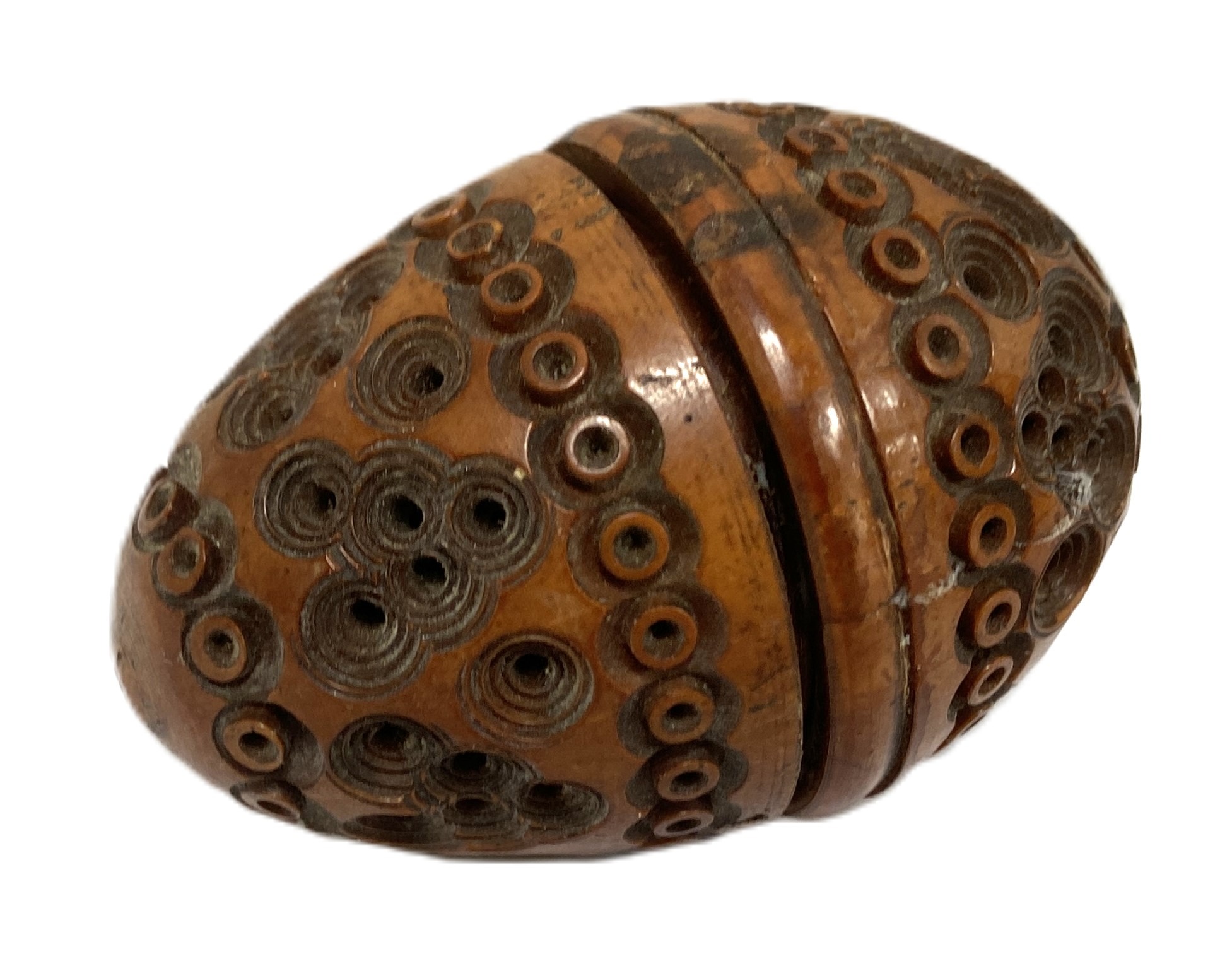 Assorted novelty items, including a carved nut pomander, with screw top; also a boxwood turned - Bild 4 aus 7