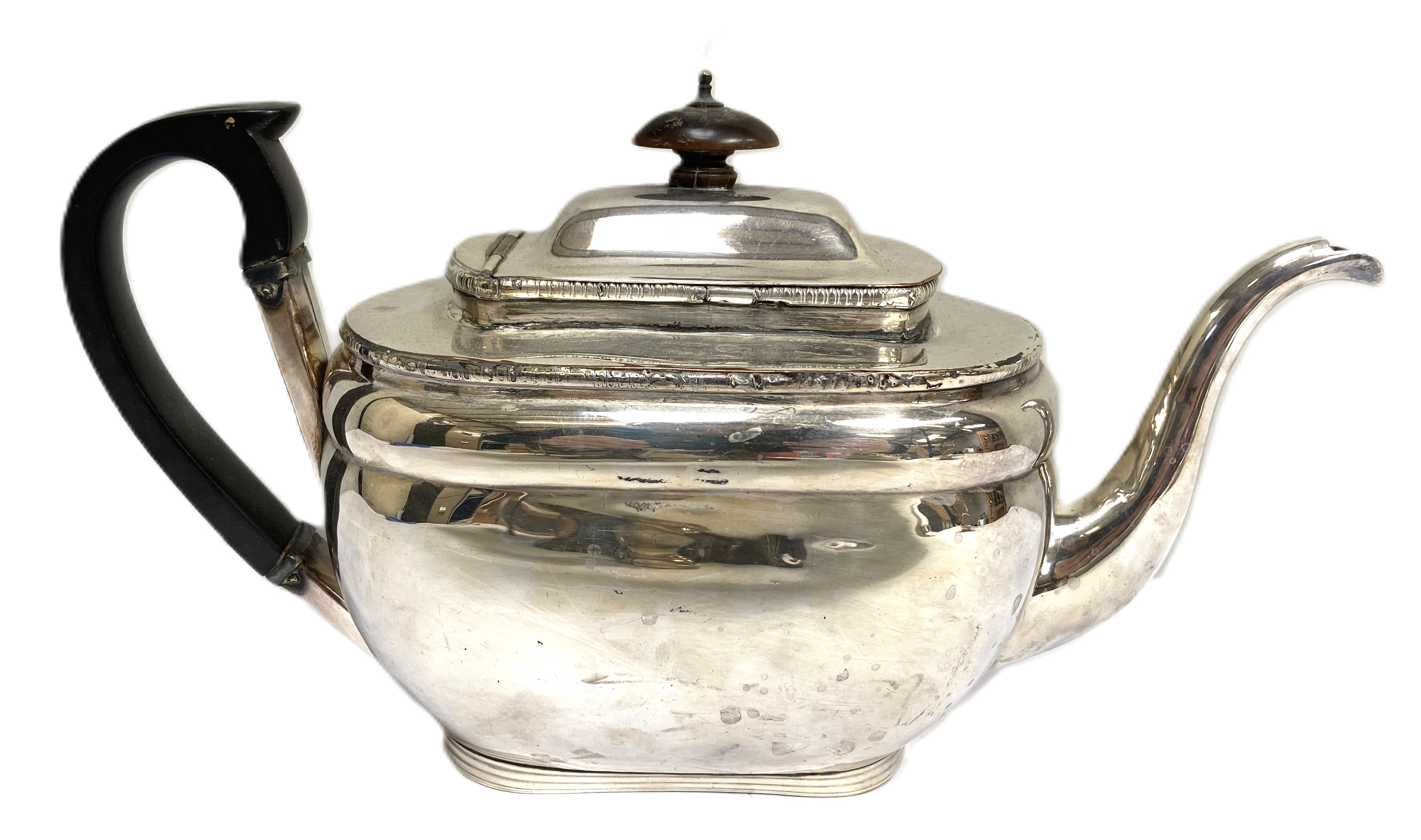 A quanity of silver plate, including a large two handled tea tray; a pair of squat embossed - Bild 5 aus 6