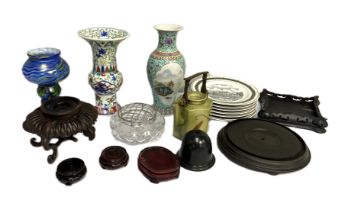 Assorted ceramics, including a set of six commemorative plates of “Kelso”; also a modern Chinese