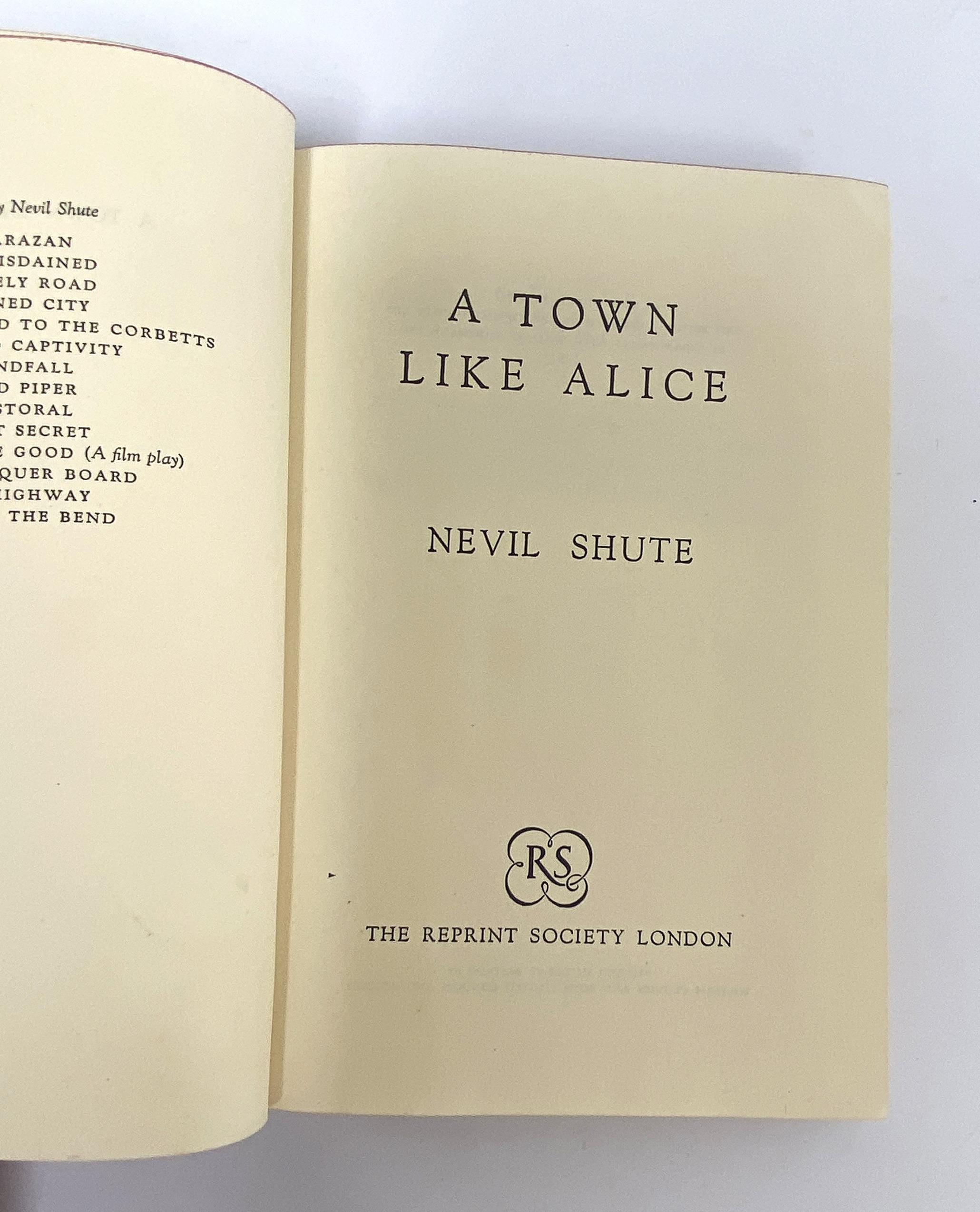 Two boxes of assorted books, including The Plays of Shakespeare; A Town Like Alice and other vintage - Image 6 of 16