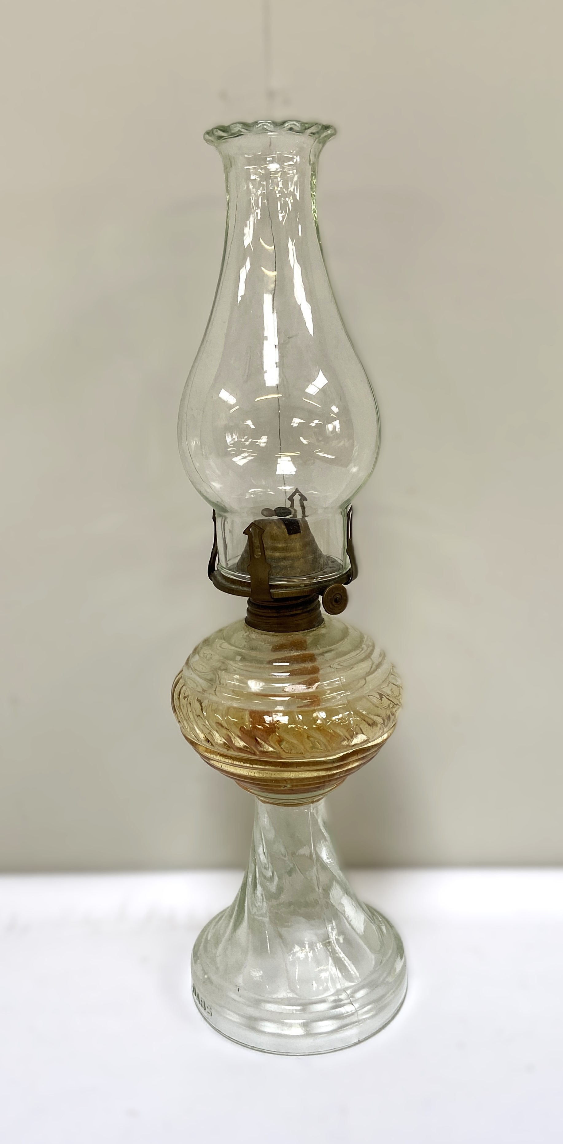 Assorted glassware, including various decanters and an oil lamp (a lot) - Bild 7 aus 7