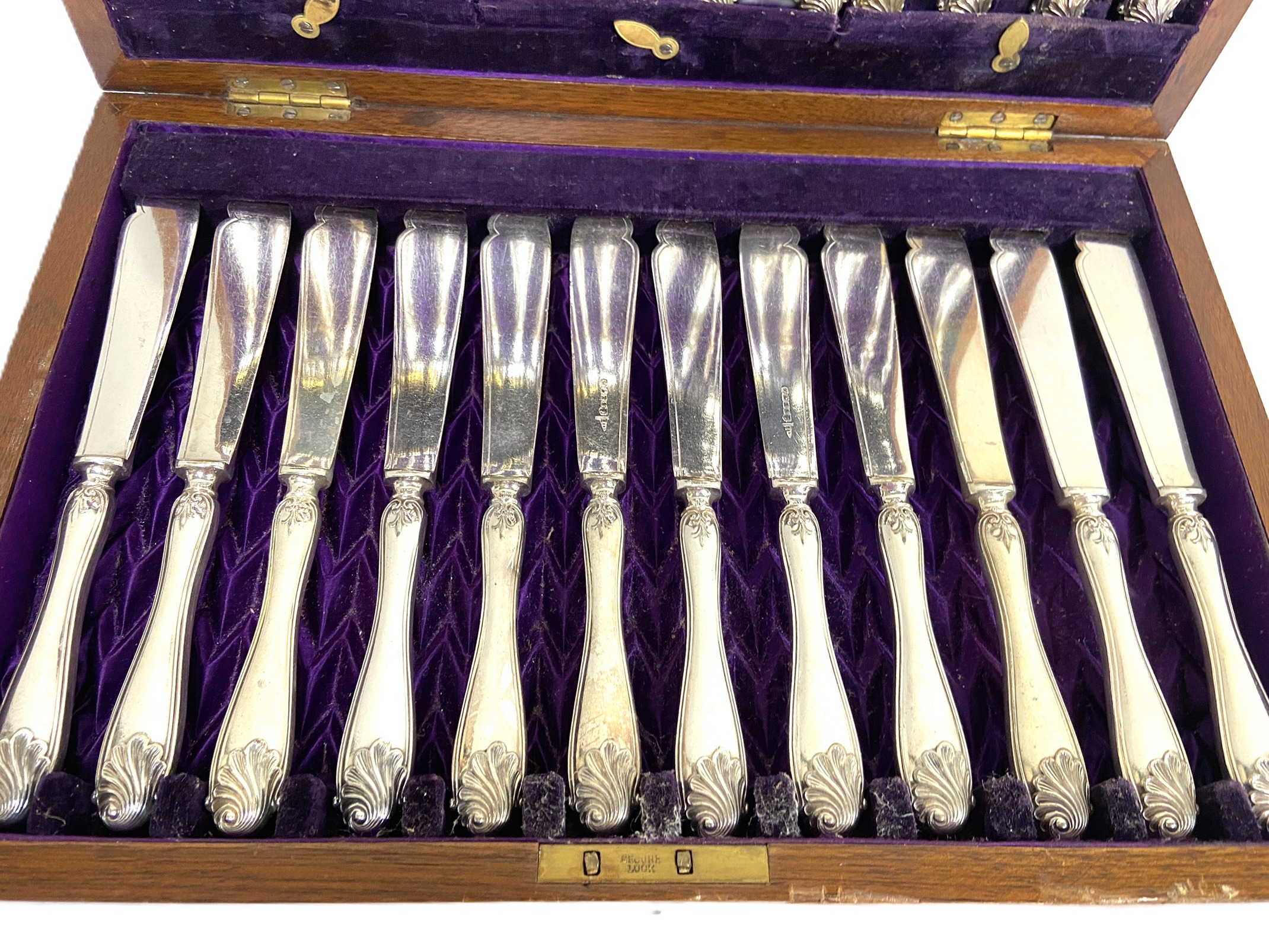 A group of assorted cased silver and silver plated flatware, including two cased sets of twelve - Image 10 of 11
