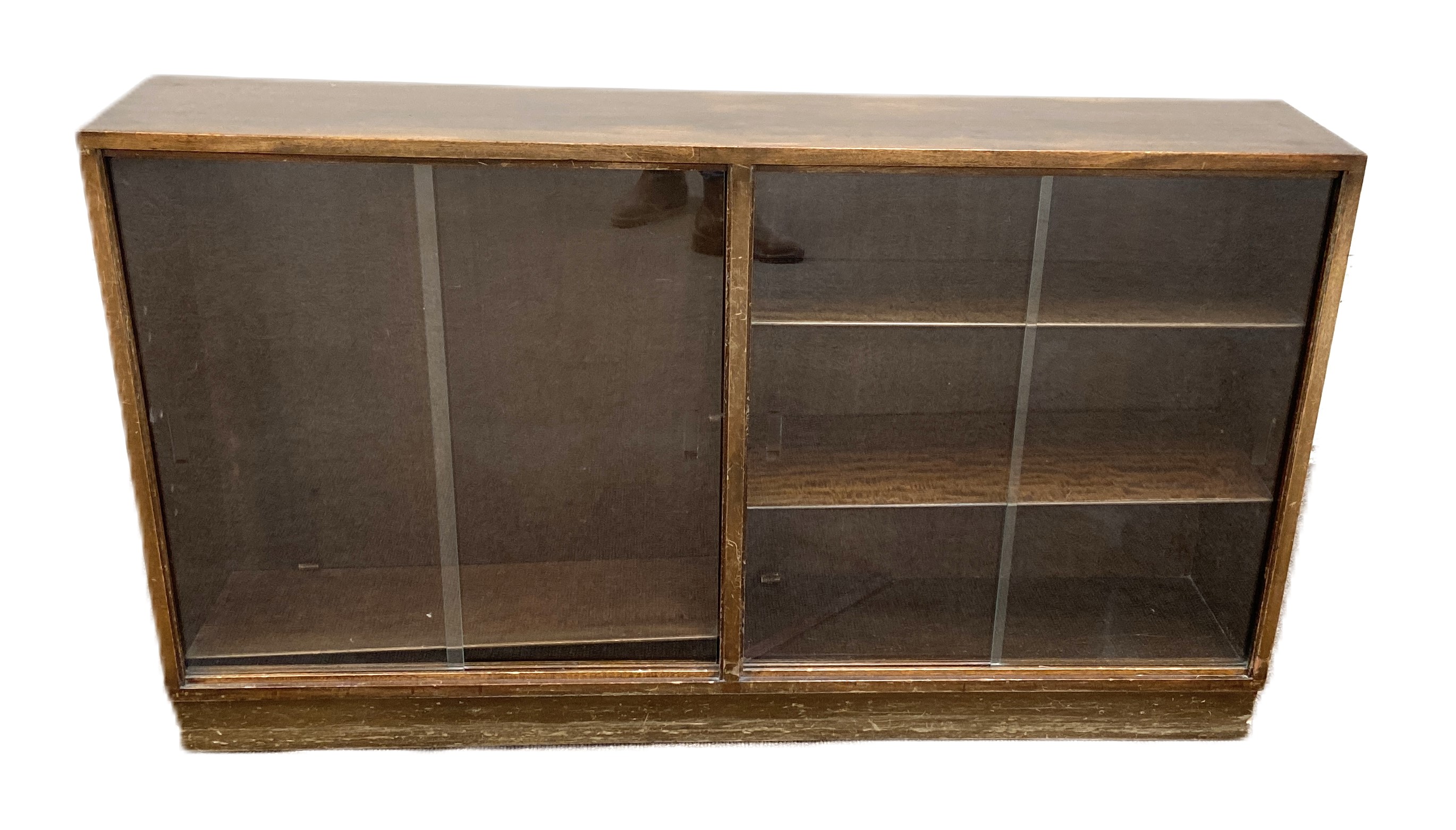 A vintage open bookcase, with five shelves, together with another smaller (2) - Image 2 of 6