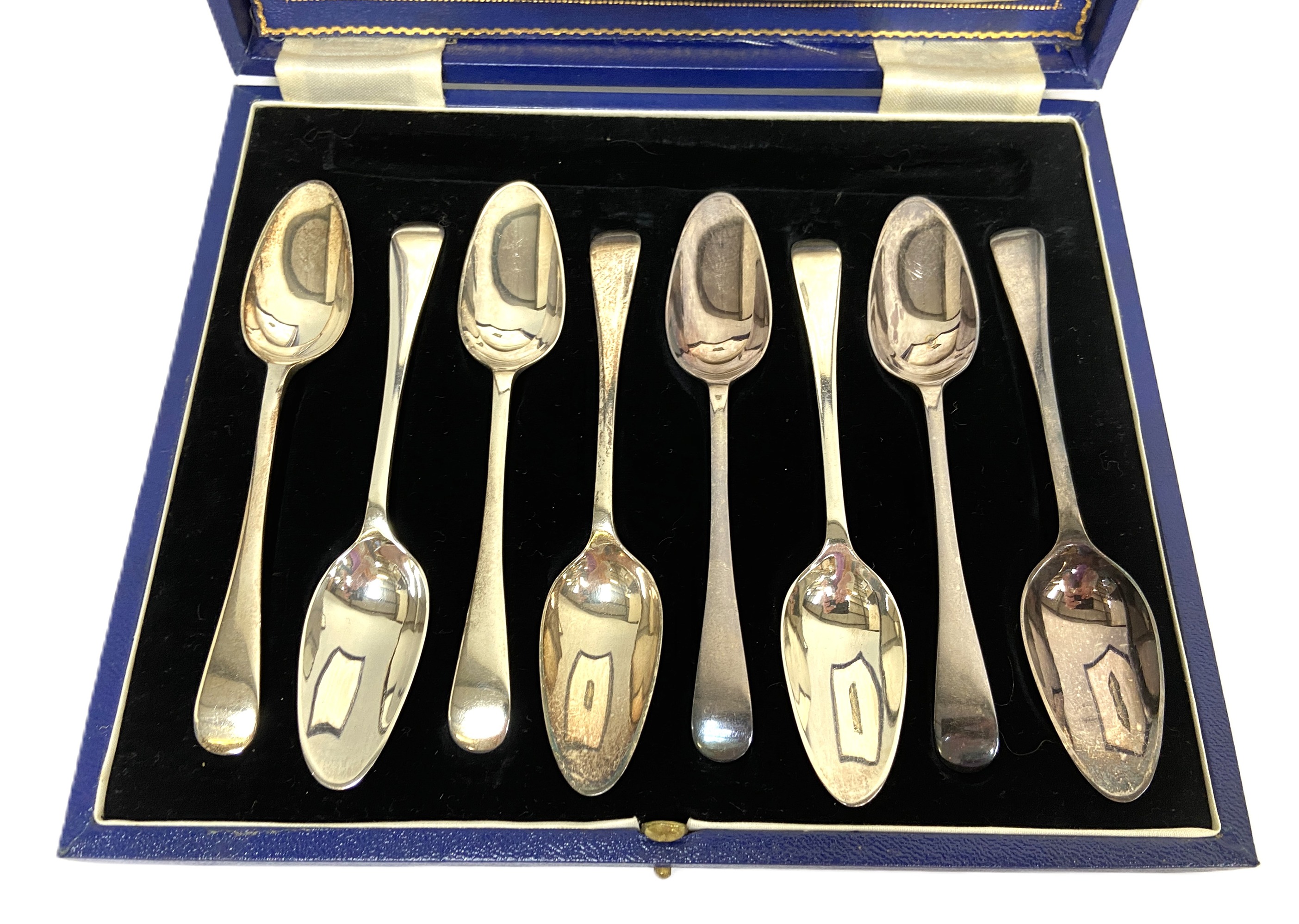 A group of assorted cased silver and silver plated flatware, including two cased sets of twelve - Bild 3 aus 11