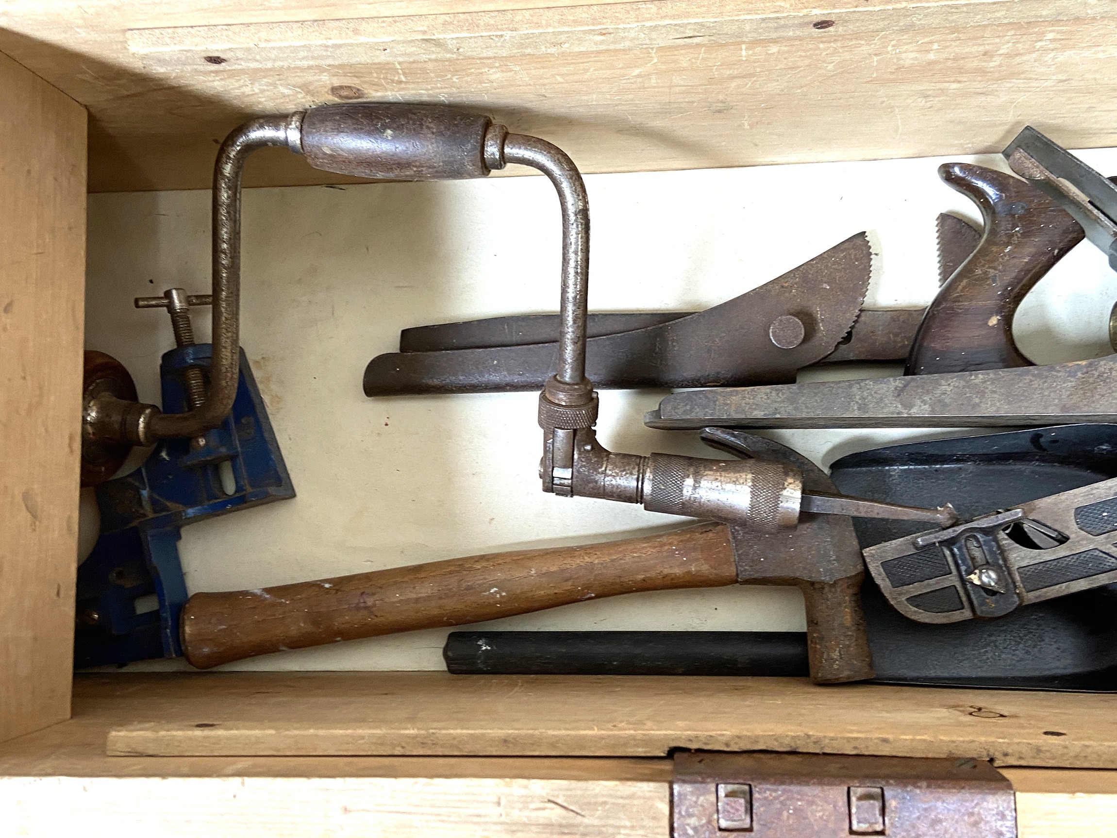 A vintage pine tool chest, with hinged top; together with a small selection of old wood-working - Image 6 of 6