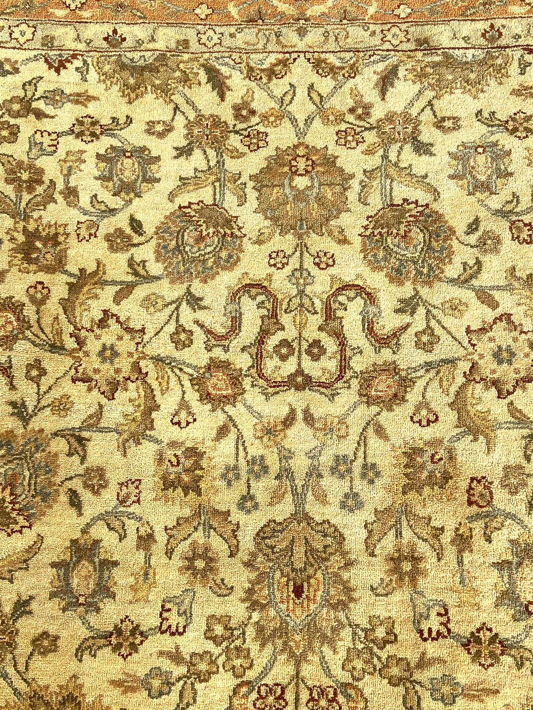 A modern Persian style wool mix carpet, with floral arabesques on a caramel ground, within guard - Bild 6 aus 6