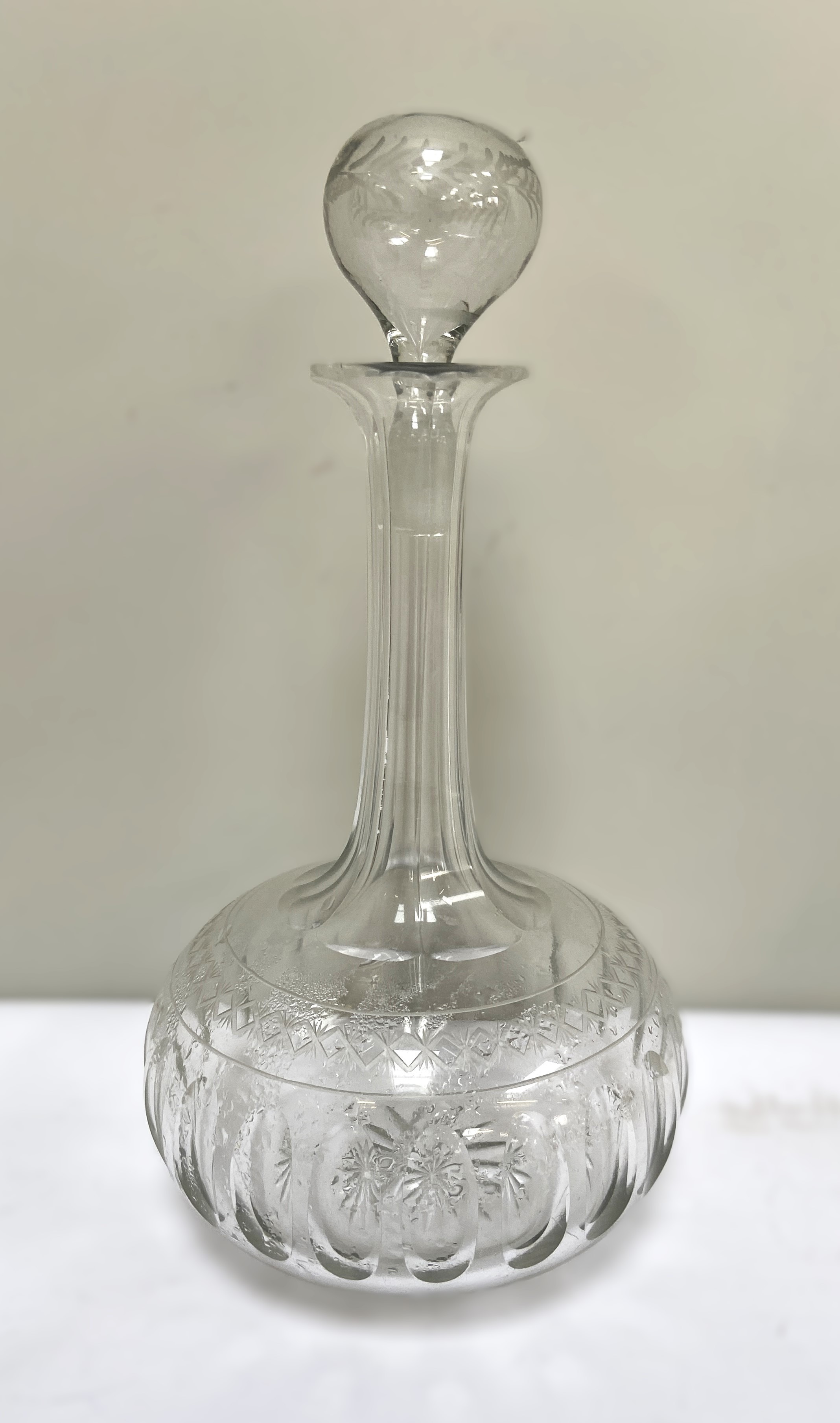 Assorted glassware, including various decanters and an oil lamp (a lot) - Bild 3 aus 7