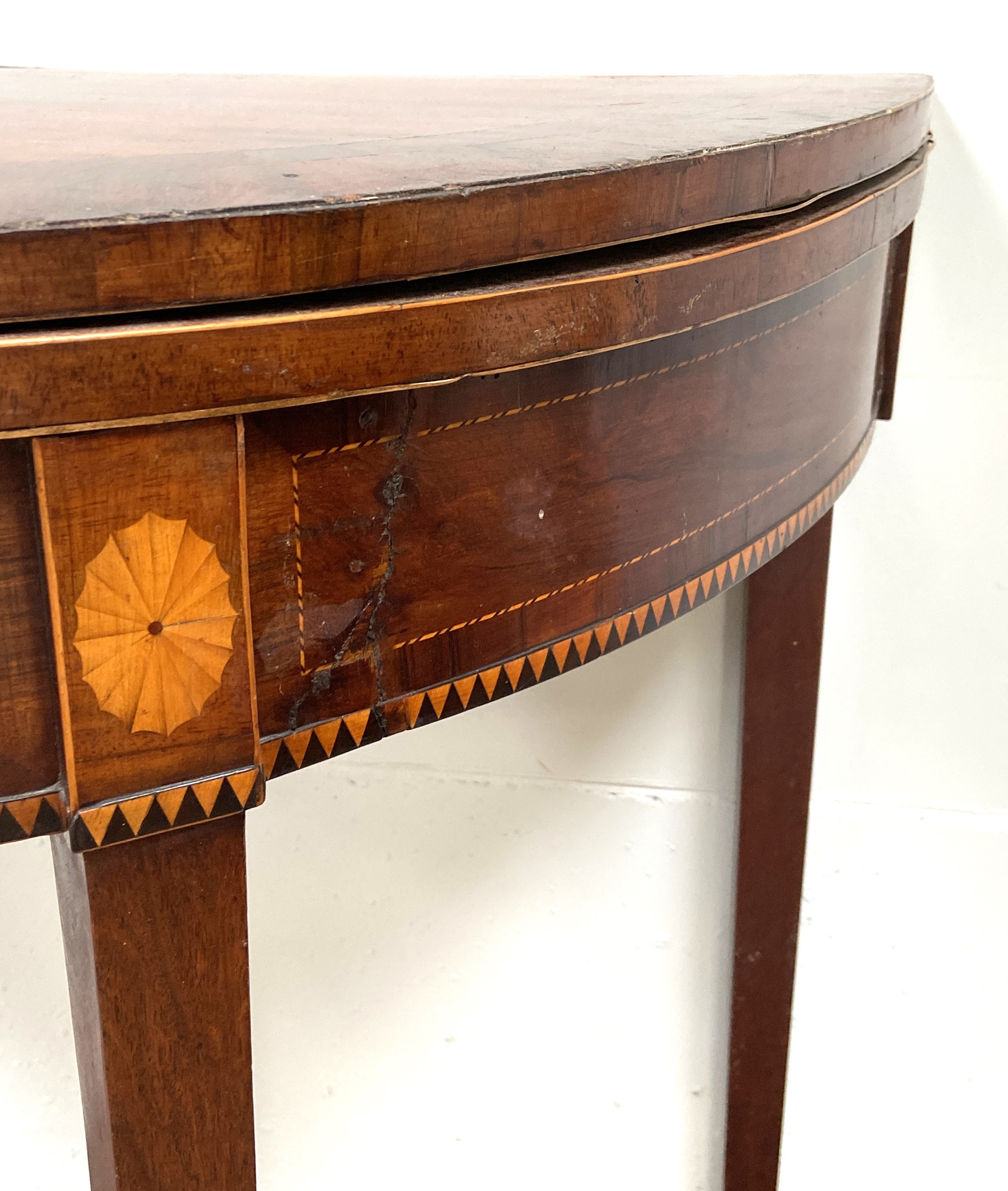 A George III mahogany demi lune tea table, late 18th century, with foldover top and inlaid frieze on - Bild 3 aus 7