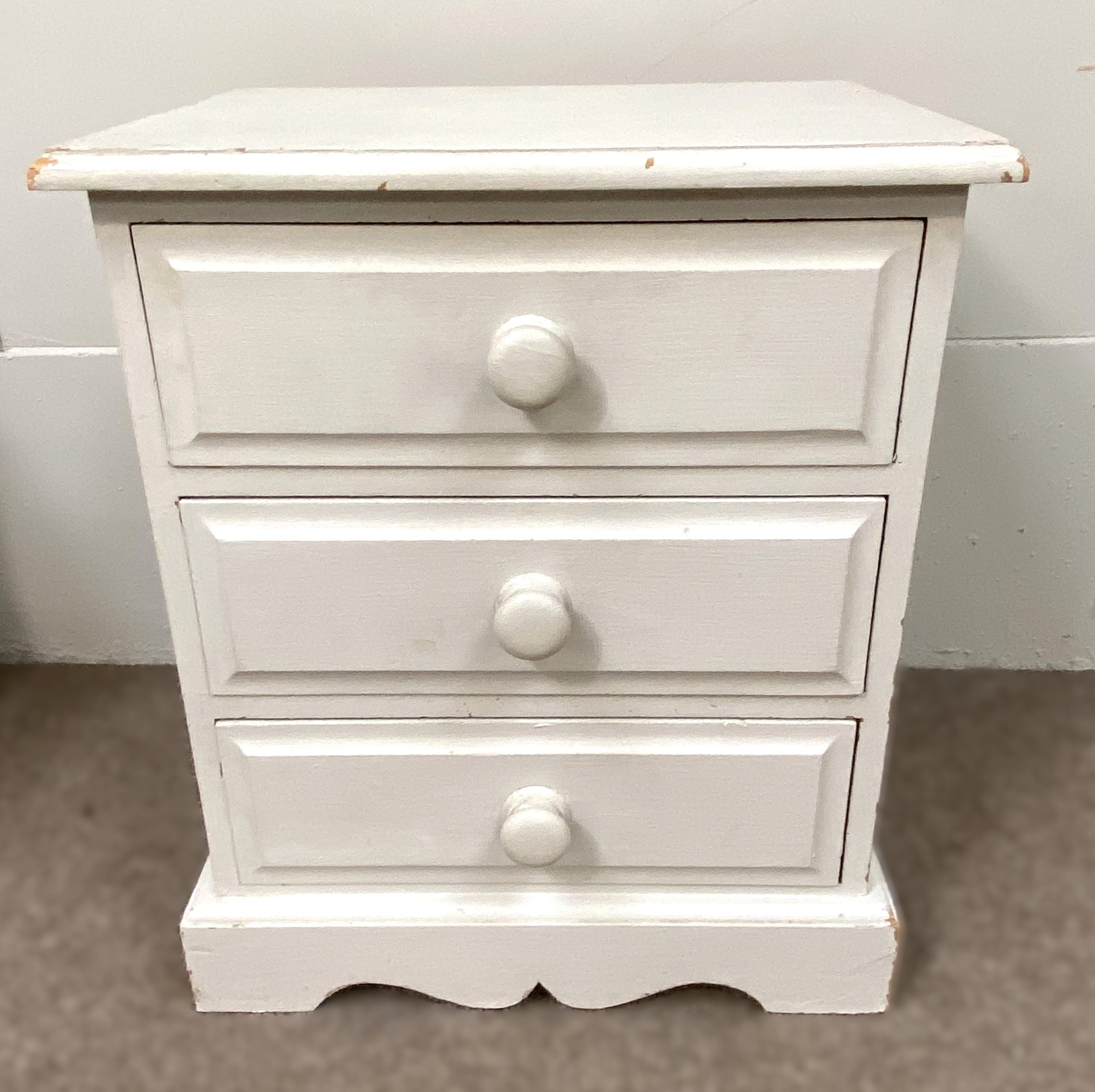 A pair of grey painted bedside chests, each with three drawers, 50cm wide; and two other white - Image 4 of 5