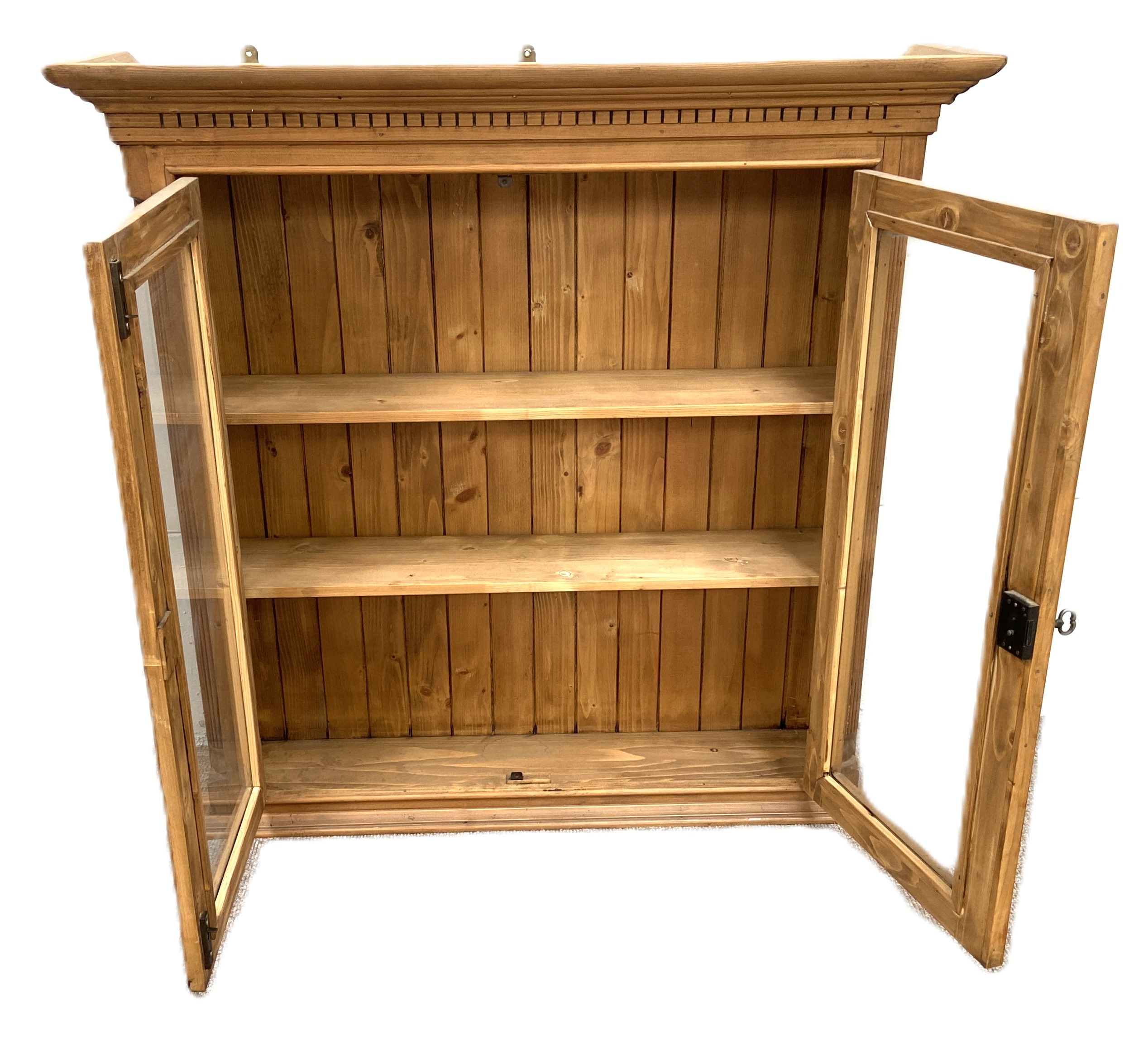 A Georgian style pine display case, modern, with two glazed doors opening to two shelves - Image 4 of 5