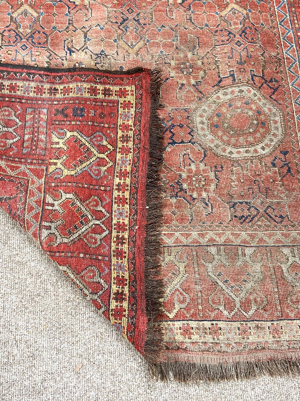 An interesting Beshir Kelleh carpet, probably Turkmenistan, circa 1900, the central field with - Image 2 of 4
