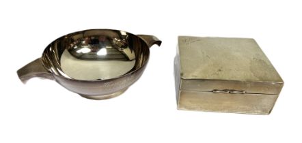 A modern Scottish silver quaich, Edinburgh 1992, 125g; also a small silver cigarette box, 8cm