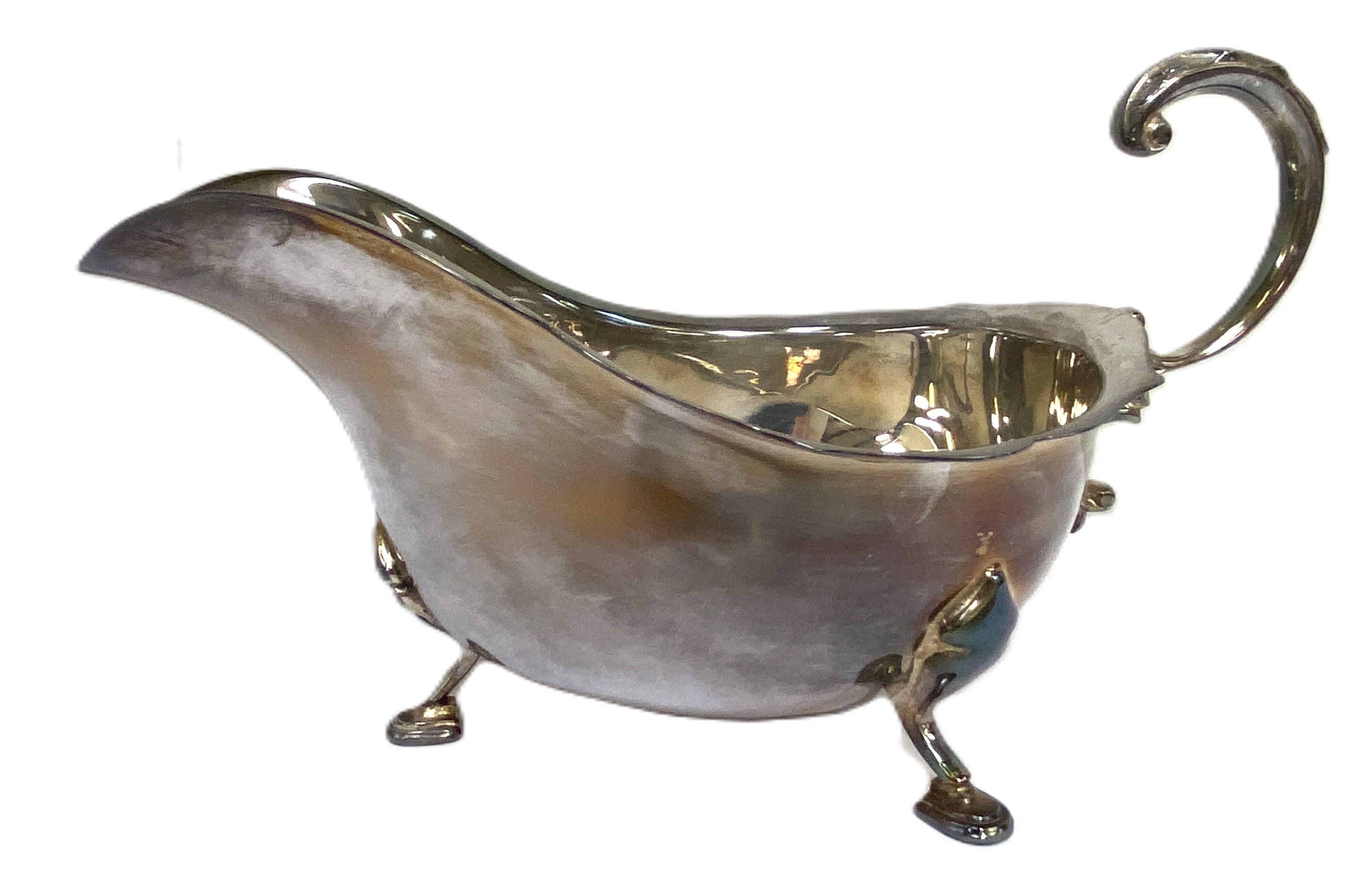 Assorted silver plate, including two pairs of candlesticks, a covered vegetable tureen, a gravy boat - Bild 4 aus 6