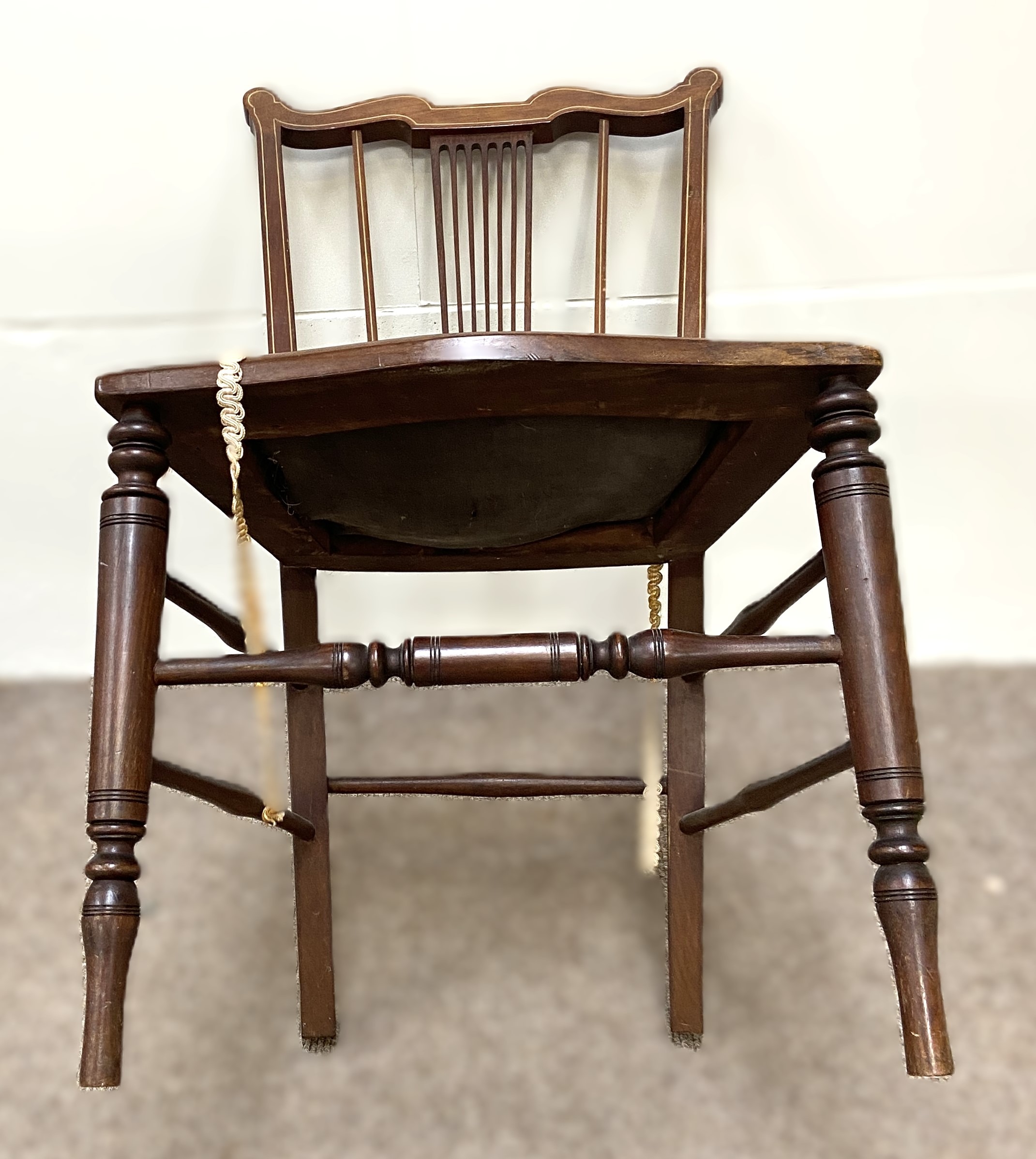 An Edwardian upholstered and spindle set armchair; together with two small inlaid parlour chairs ( - Bild 3 aus 7