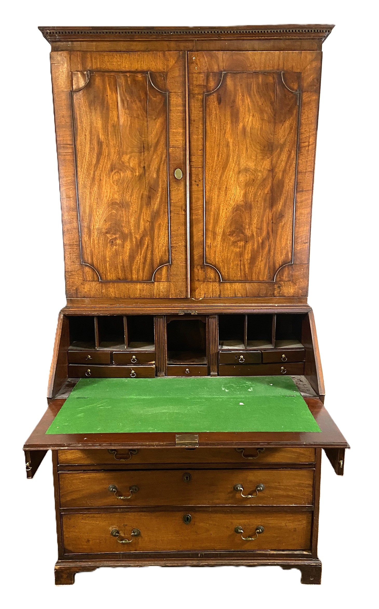 A George III mahogany bureau bookcase, the moulded cornice over two panelled doors, opening to - Bild 2 aus 6