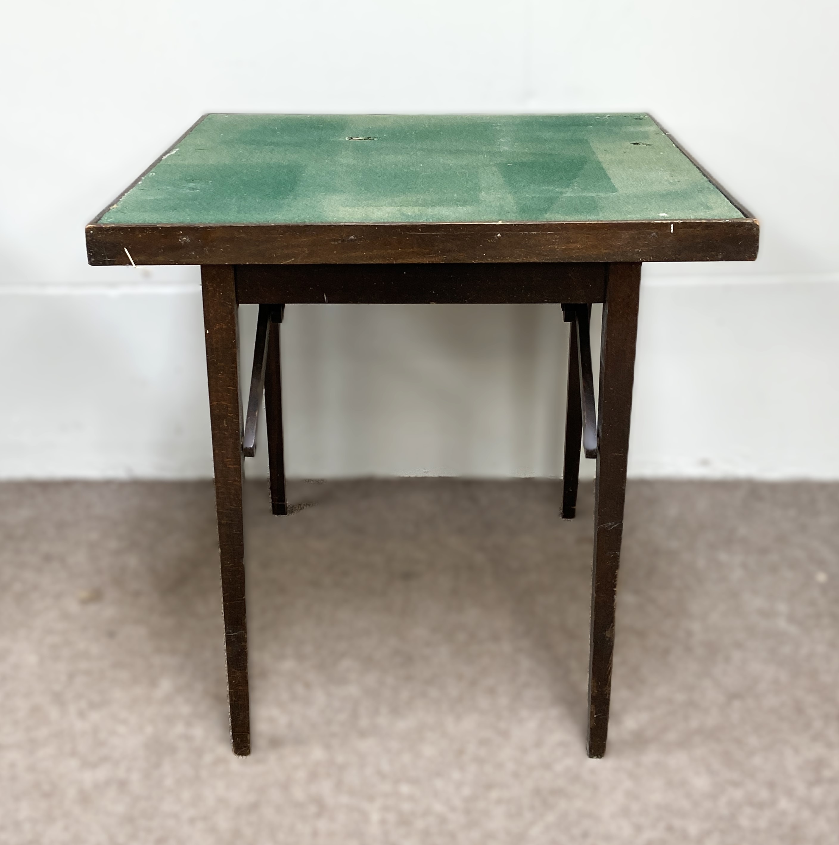 An oak gateleg table; a folding card table; small composition gilt wall mirror and a shooting - Bild 4 aus 6