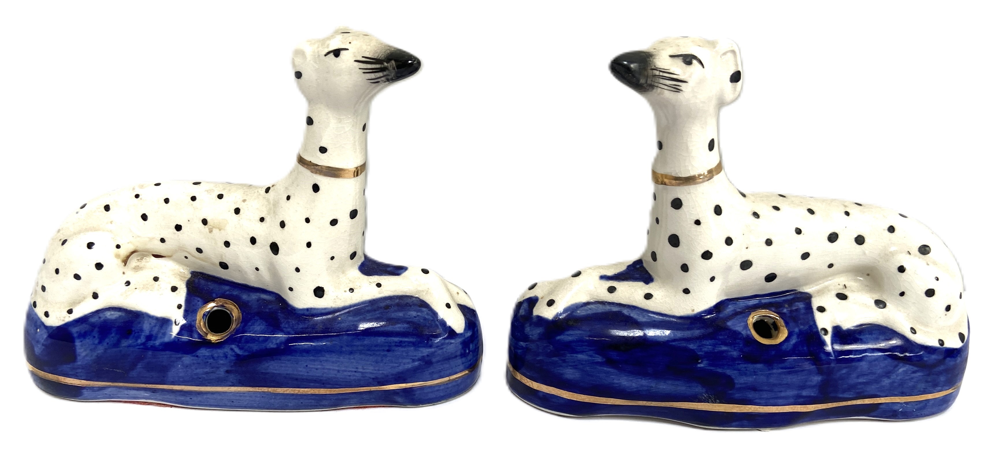 A group of assorted Staffordshire figures of Dalmatian dogs and Greyhounds, in various sizes and - Bild 4 aus 5