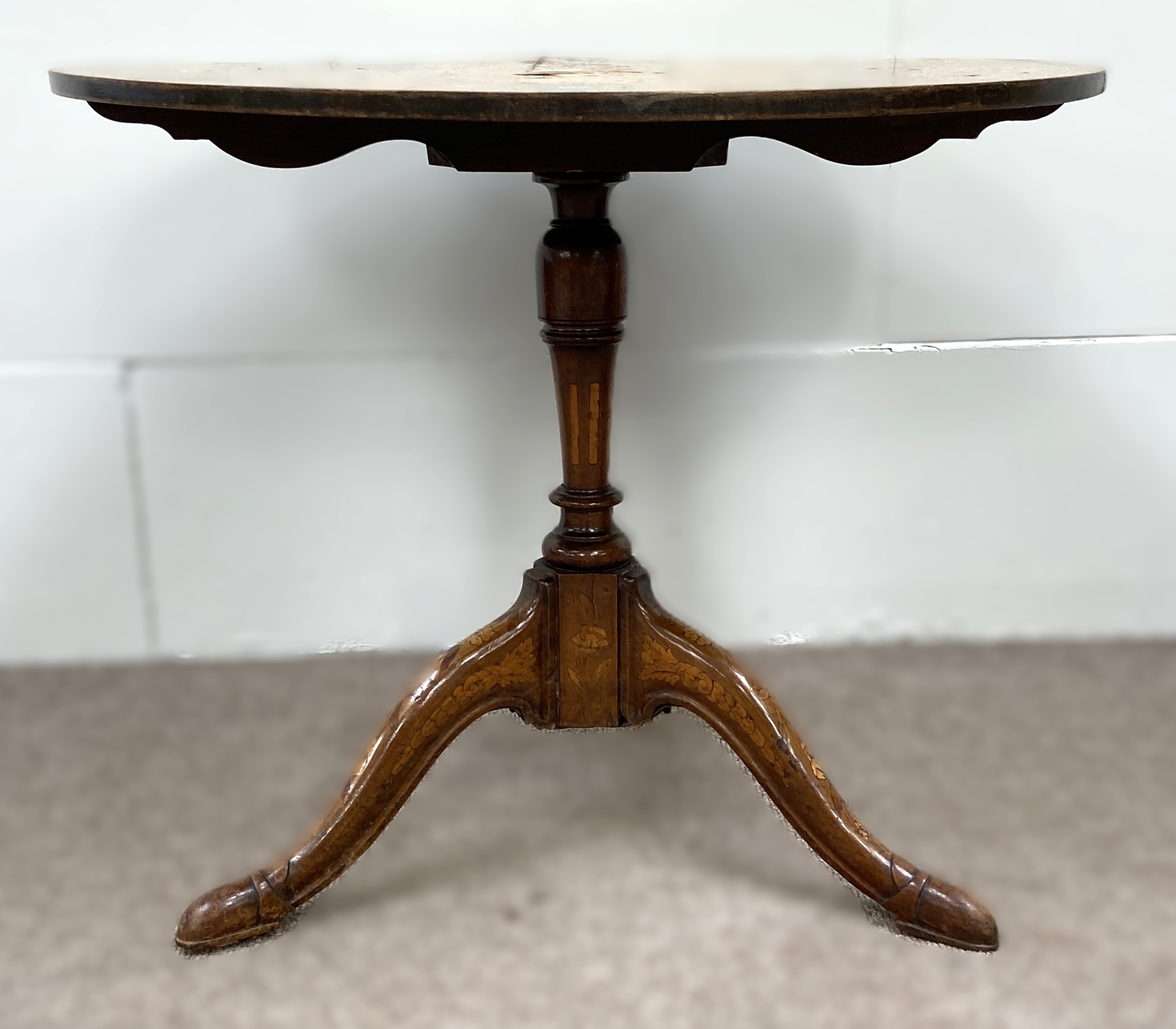 An Anglo-Dutch inlaid circular wine table, late 18th century and later, with a tilting coromandel - Image 2 of 6
