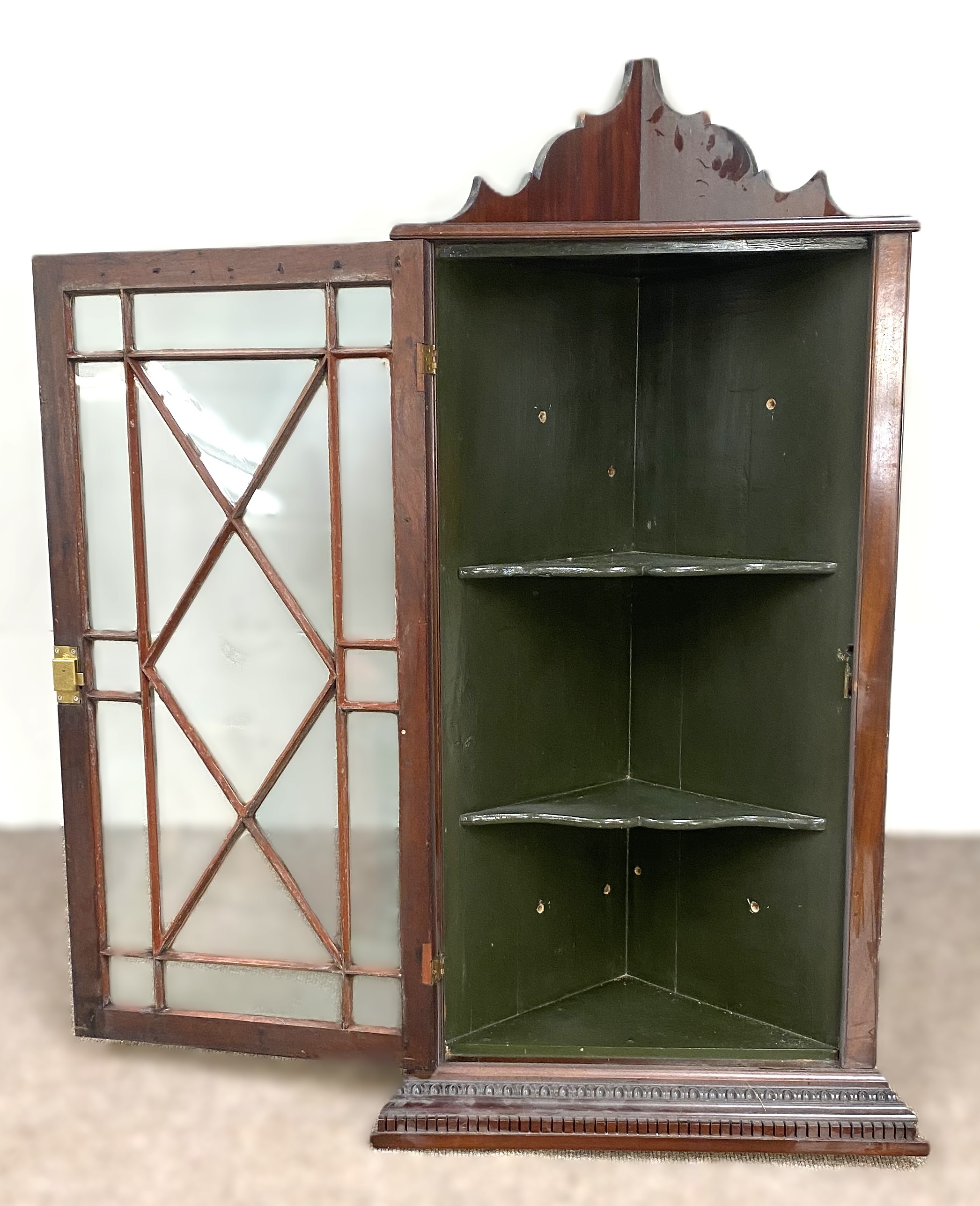 A George III style mahogany wall mounted corner cabinet, with single glazed door.  69cm wide, 41cm - Image 3 of 4