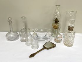 Assorted glassware, including various decanters and an oil lamp (a lot)