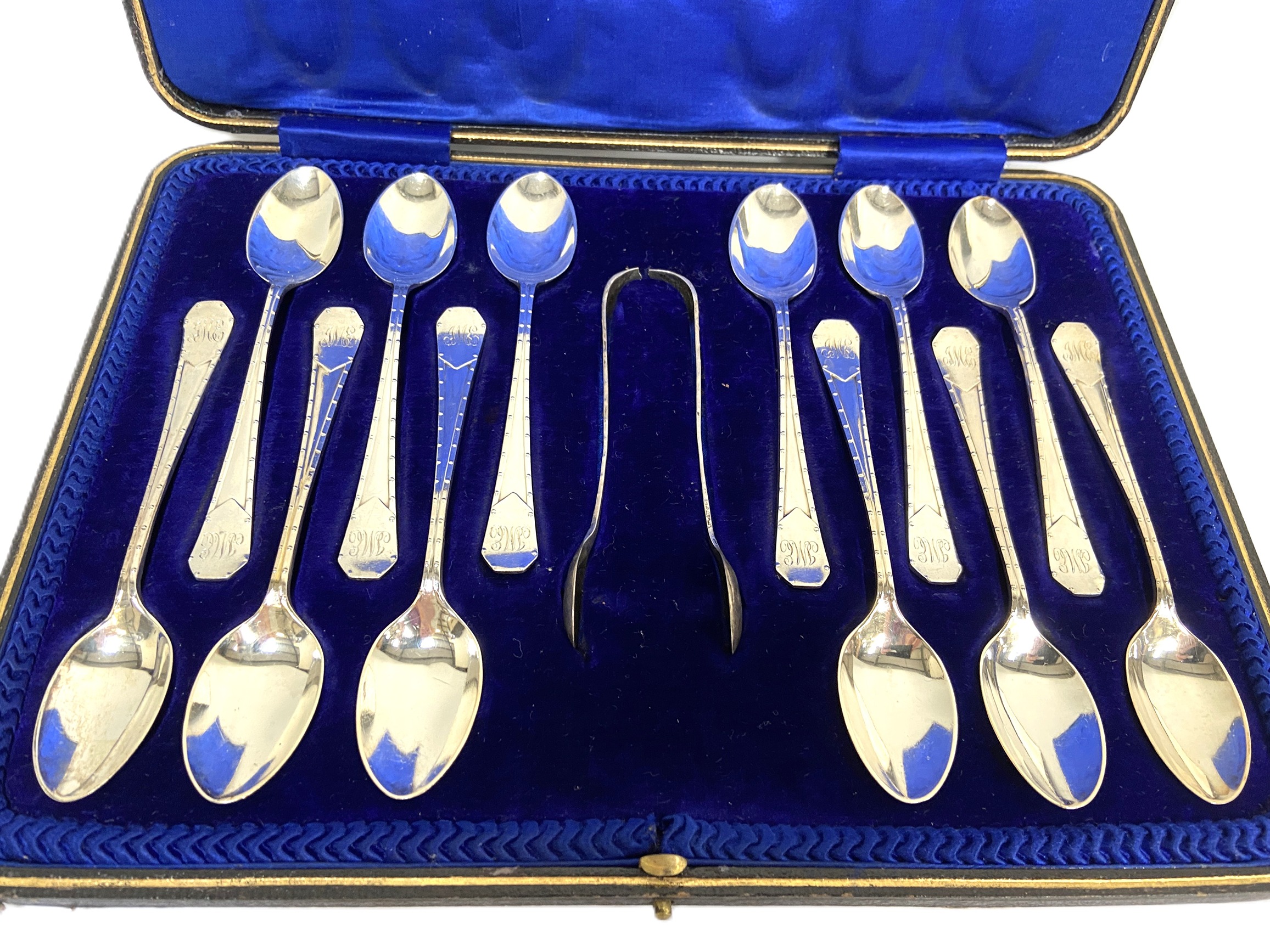A group of assorted cased silver and silver plated flatware, including two cased sets of twelve - Bild 5 aus 11