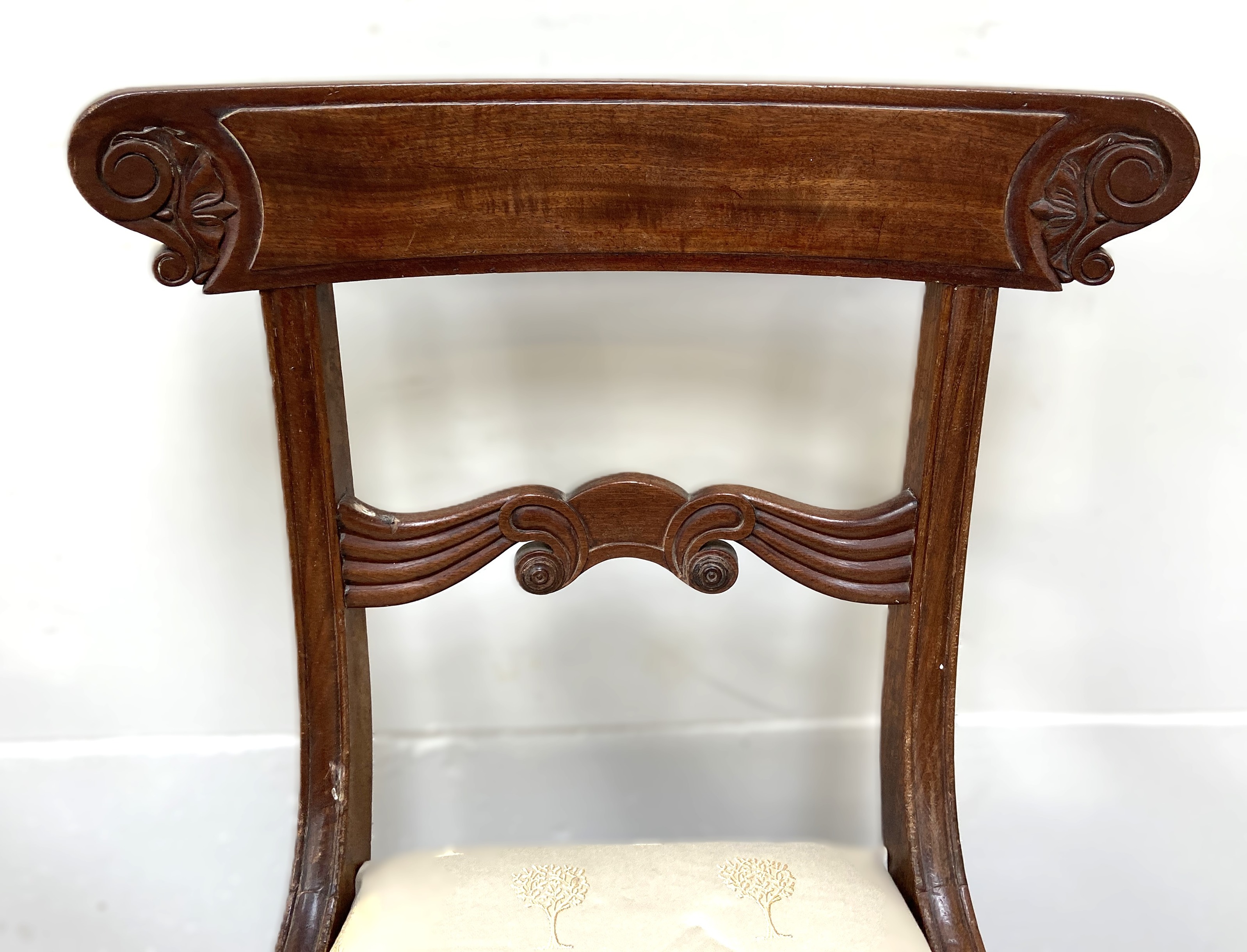 A 19th century mahogany bar backed dining chair; together with a small tripod wine table, with - Bild 3 aus 7