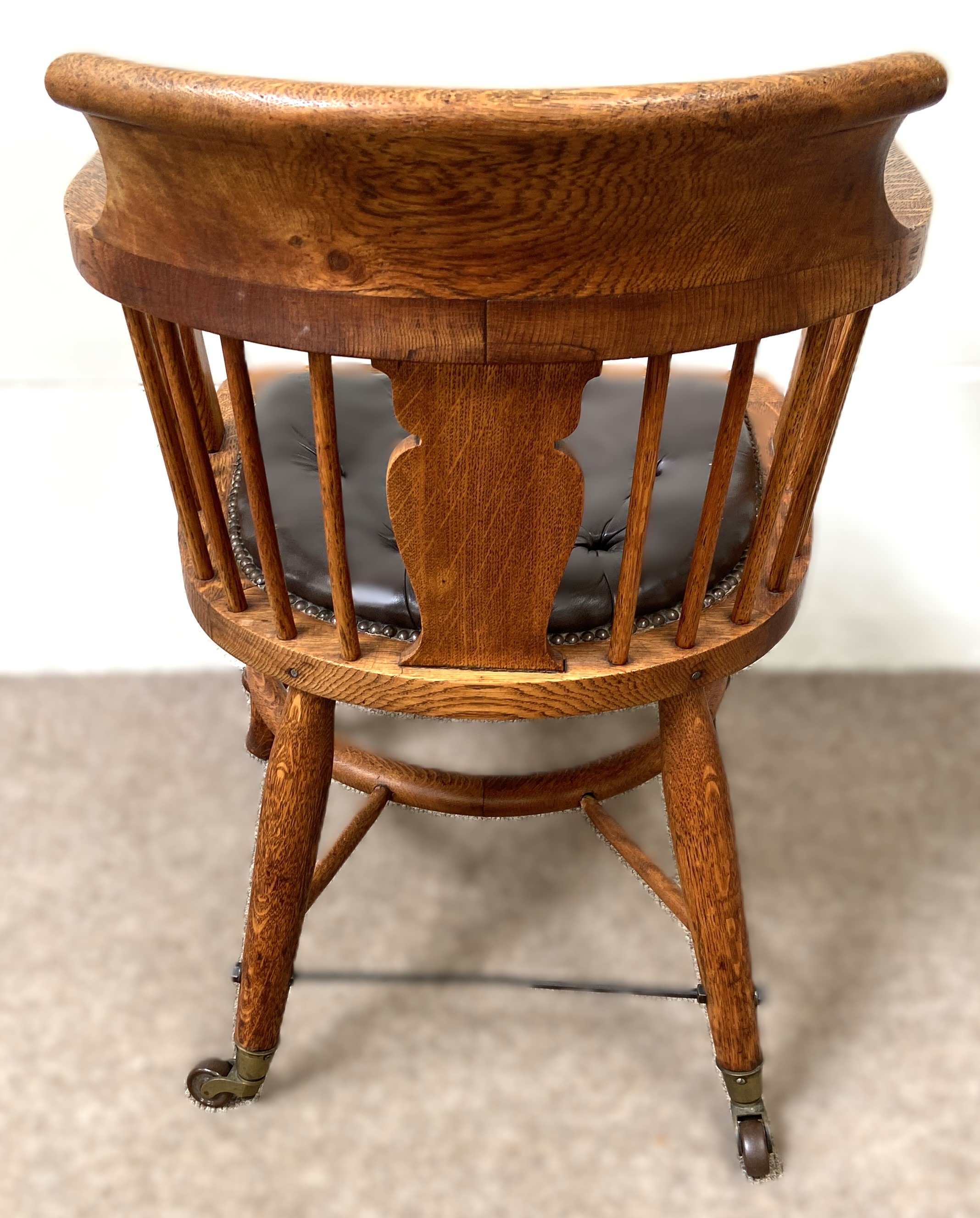 Five assorted chairs, including a pretty pair of early Victorian rosewood hoop backed dining chairs, - Bild 6 aus 9