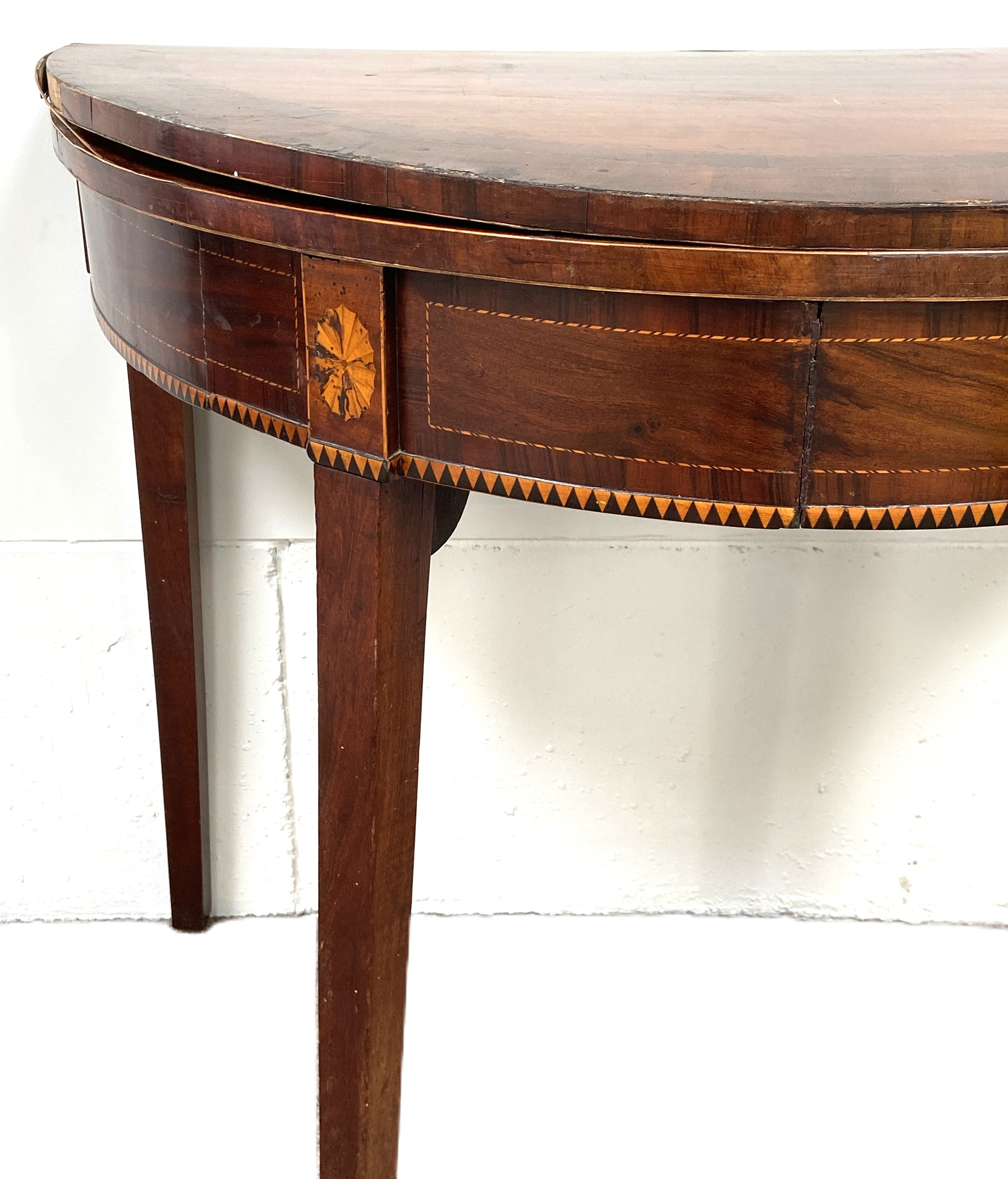 A George III mahogany demi lune tea table, late 18th century, with foldover top and inlaid frieze on - Bild 2 aus 7