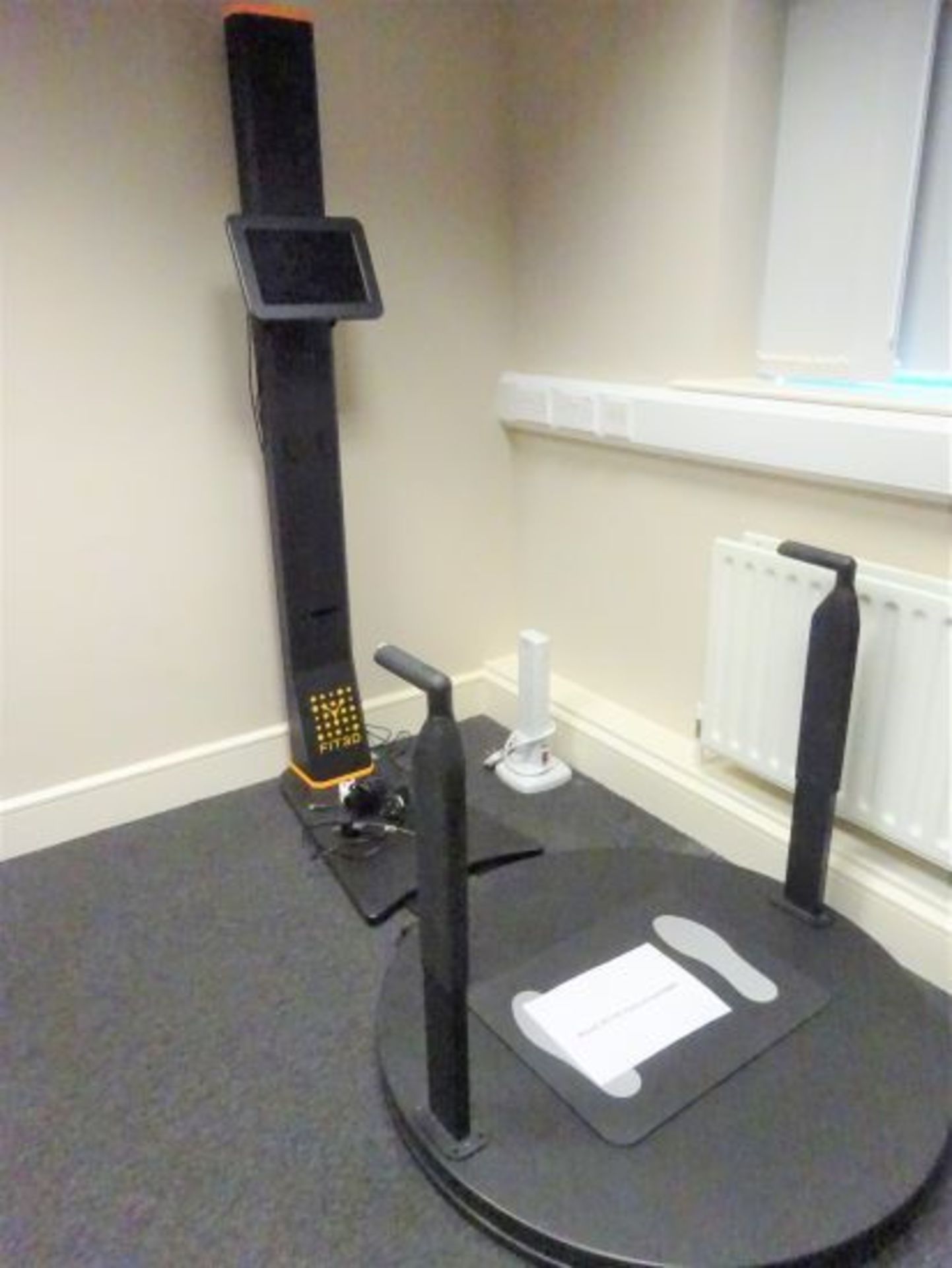 Fit 3D Personal Scanner with Attached Turntable, Flatscreen Control System.