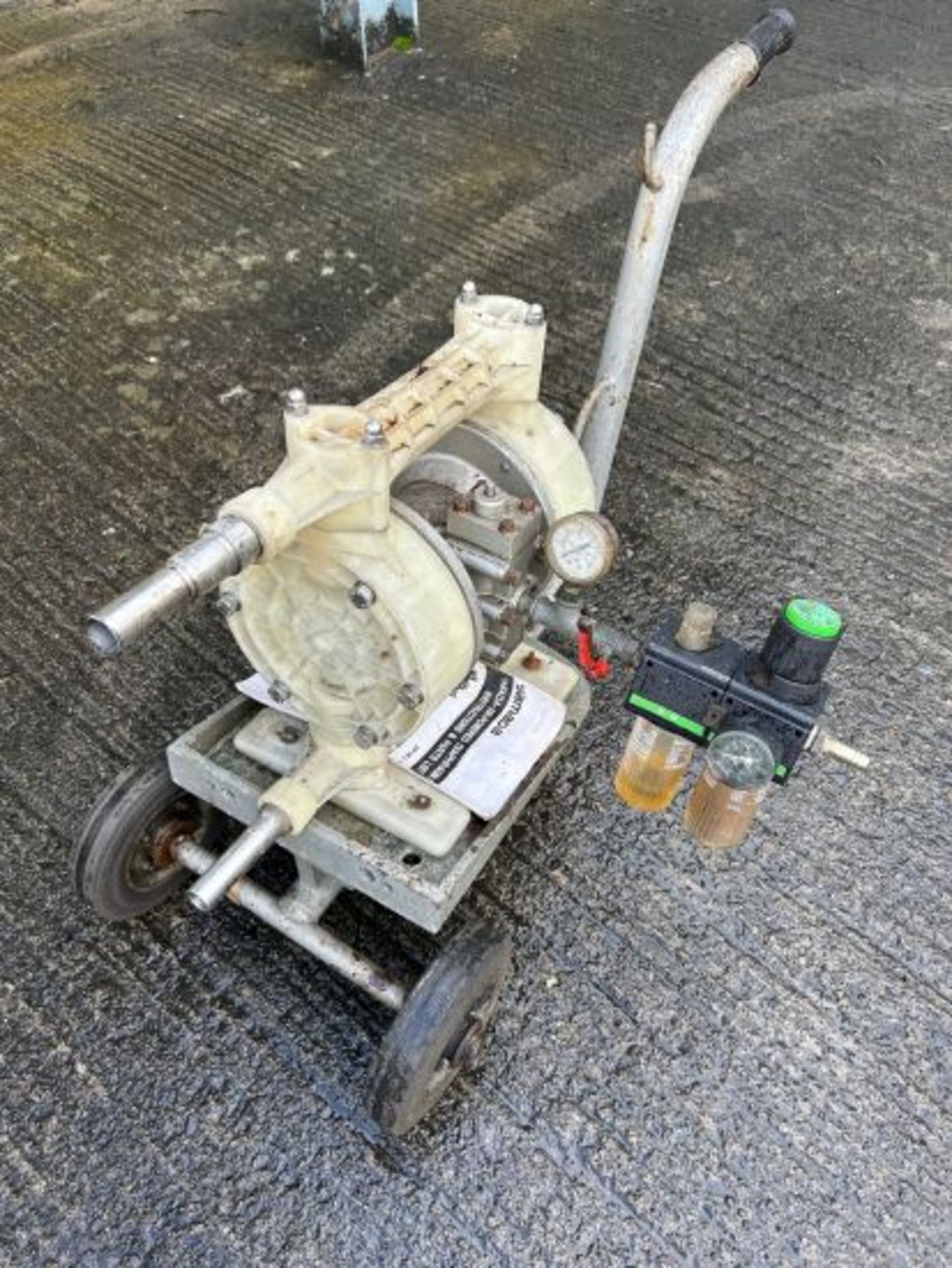 Yamada mobile air powered diaphragm pump, dimensions: 1000 mm x 550 mm x 650 mm. - Image 2 of 2