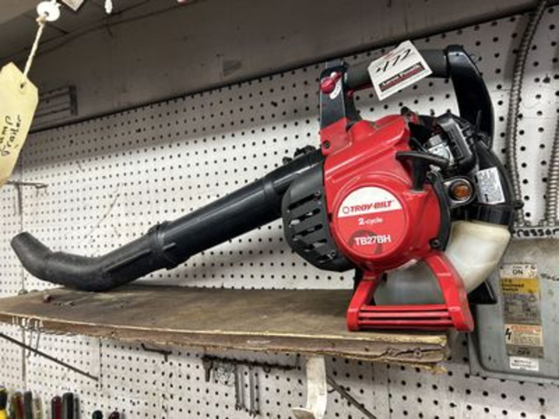 TROY-BILT GAS 2 CYCLE LEAF BLOWER, M/N TB27BH