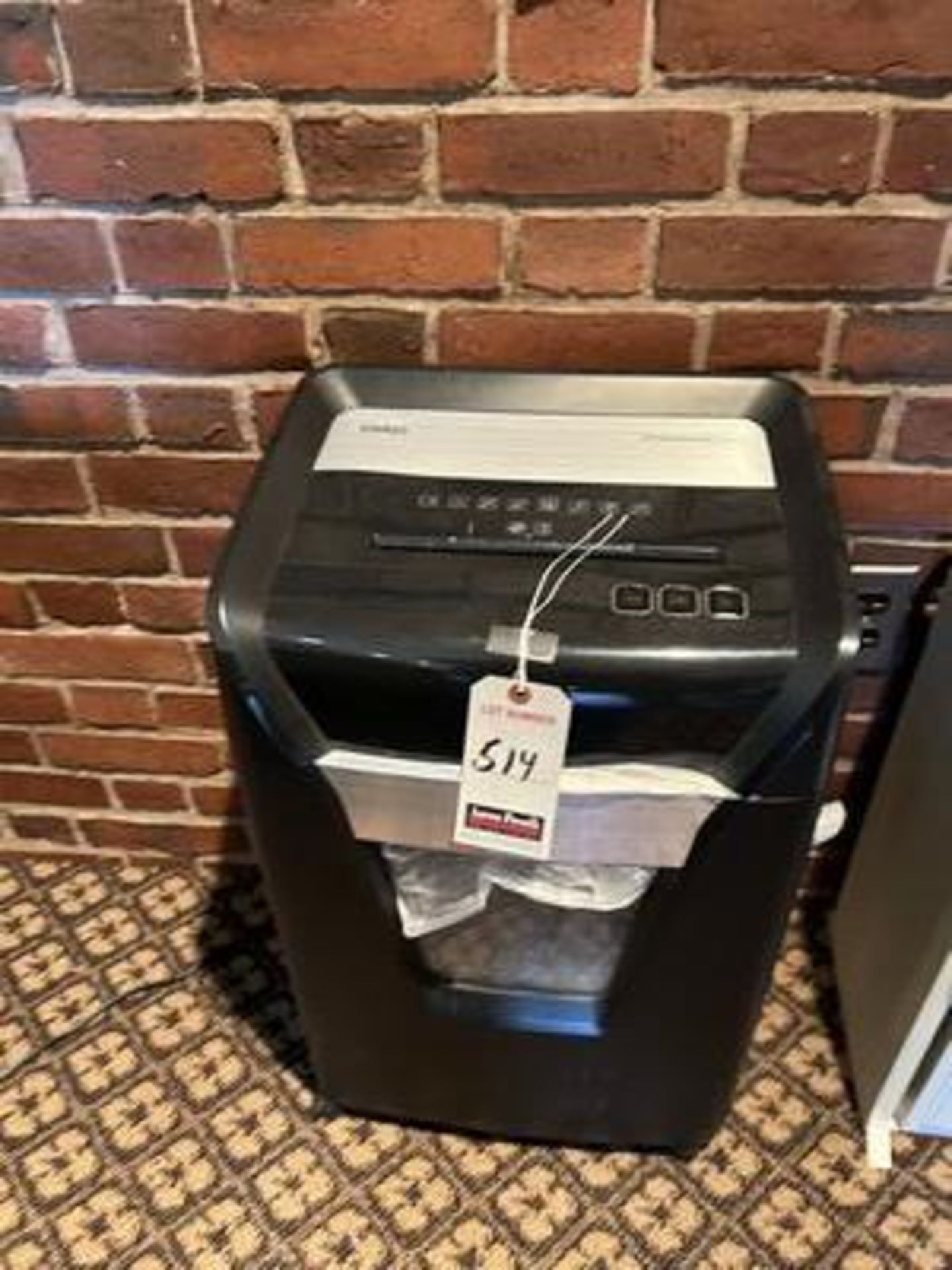 STAPLES PORT. ELEC. PAPER SHREDDER