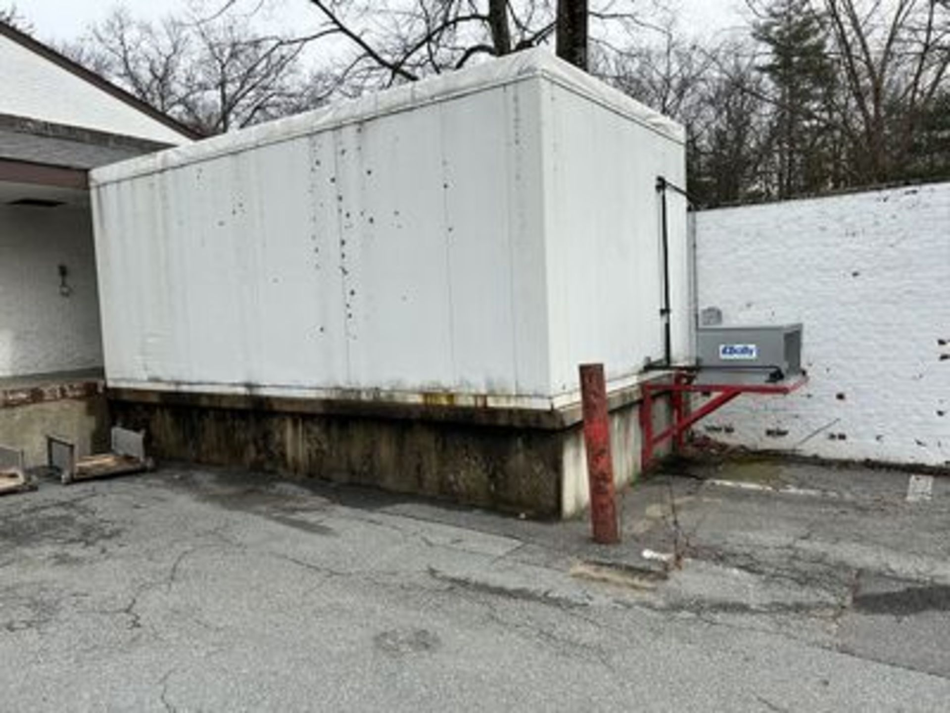 8'X7'X7' WALK-IN BOX COOLER W/ BLOWER & COMPRESSOR