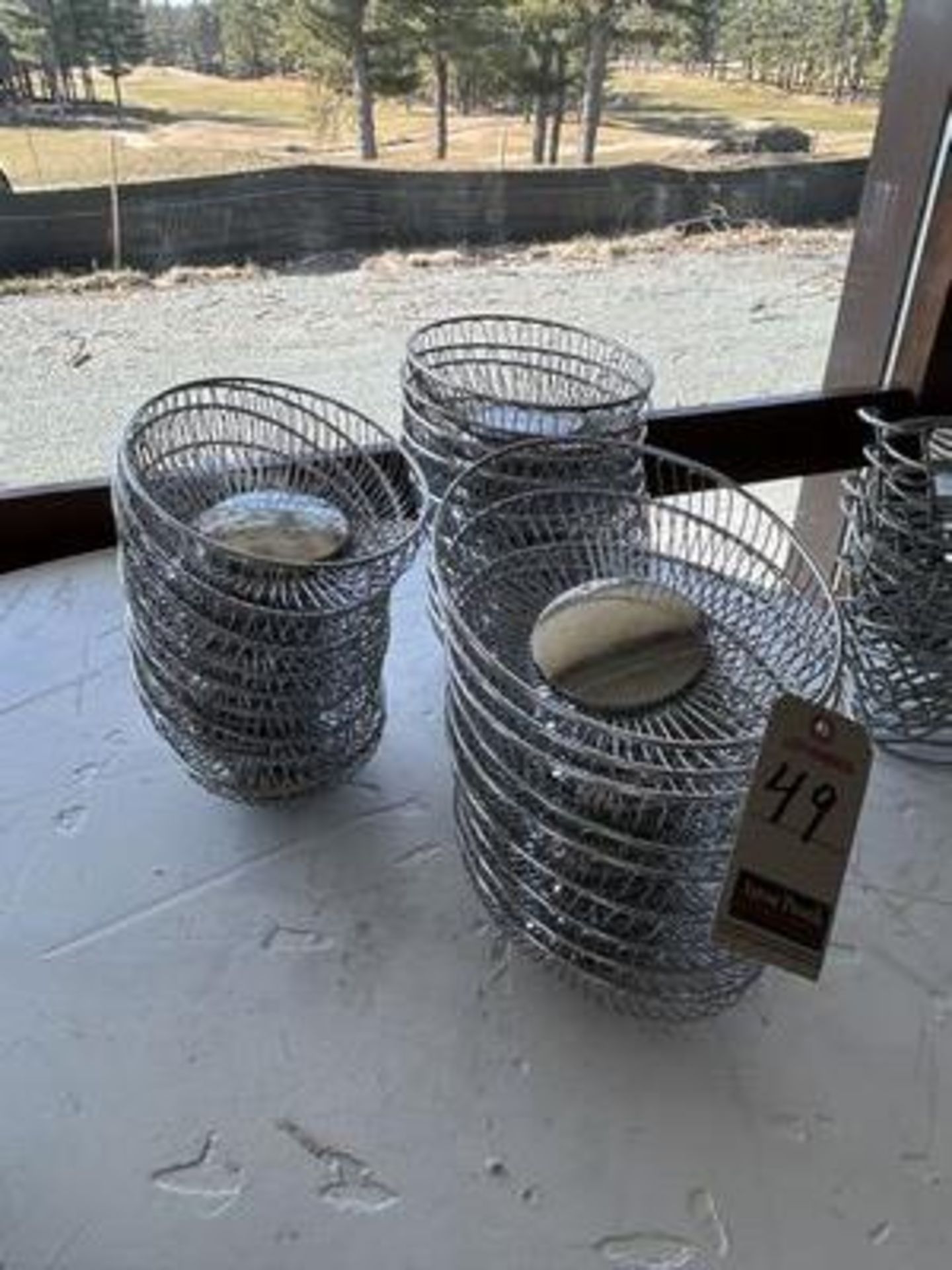 WIRE SERVING BASKETS