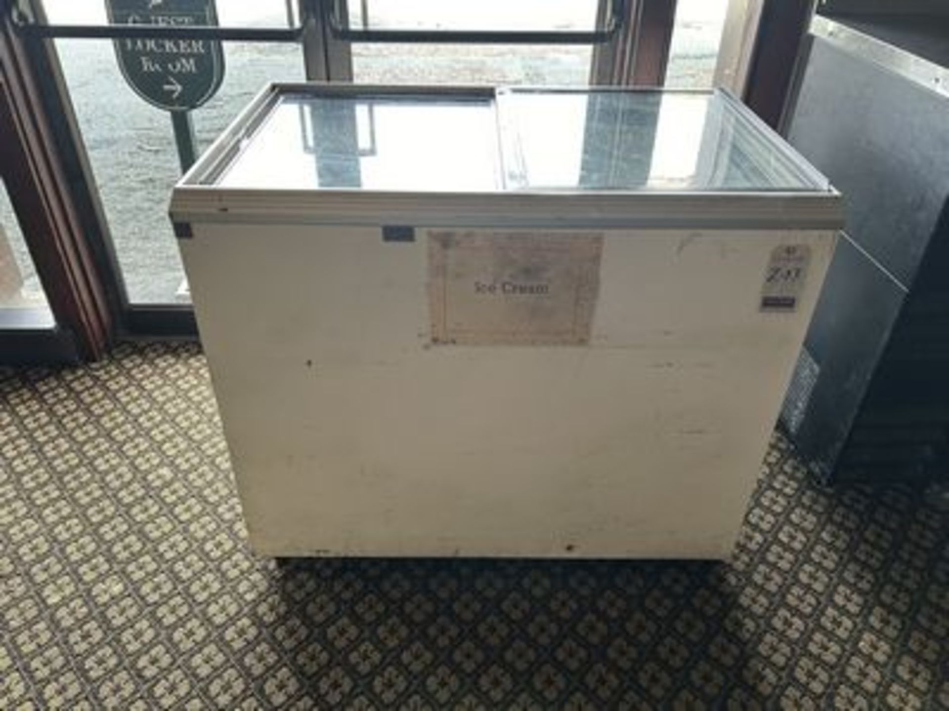 40" SLIDING GLASS CHEST FREEZER