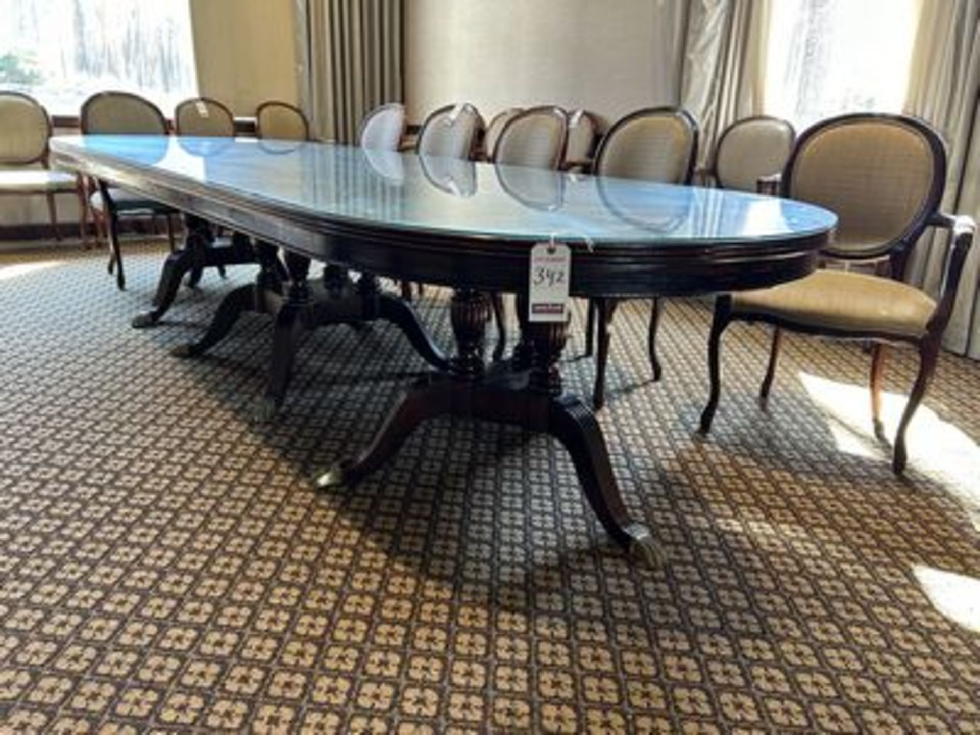 10' MAHOGANY OVAL CONFERENCE TABLE, CARVED LEGS & GLASS TOP