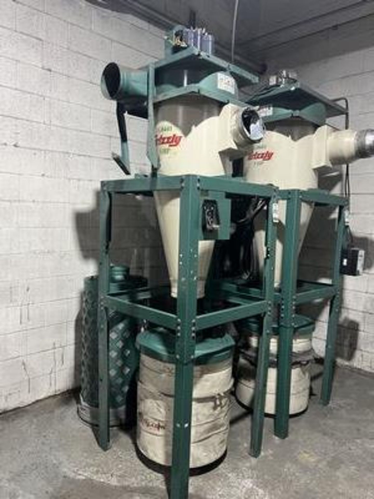 GRIZZLY CYCLONE DUST COLLECTOR, 3 H.P., 1 PH., M/N G0441