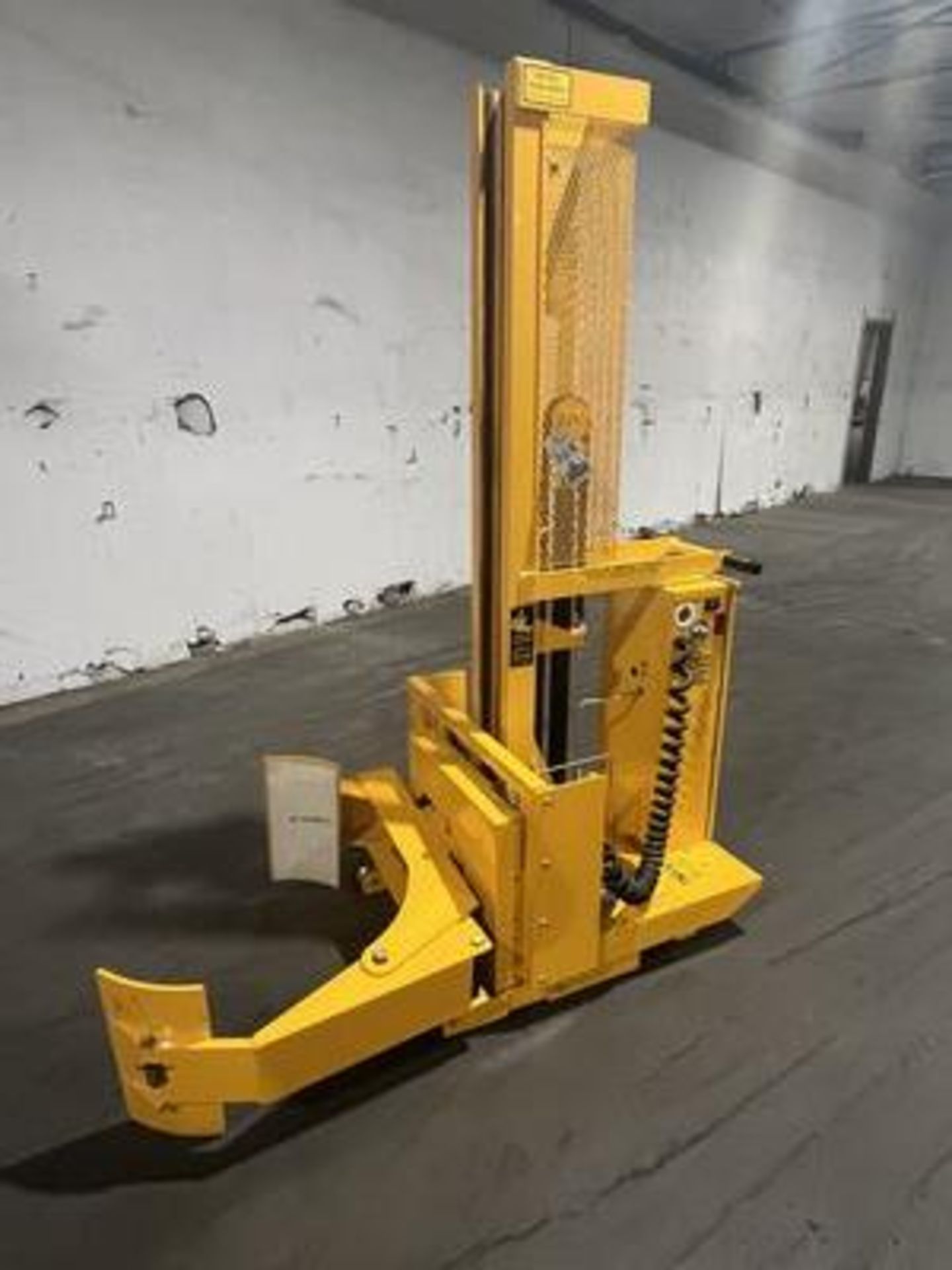 EASY LIFT ELEC. ROLL CLAMP LIFT TRUCK, M/N ELDR30060SRCR, 3,000# CAP.