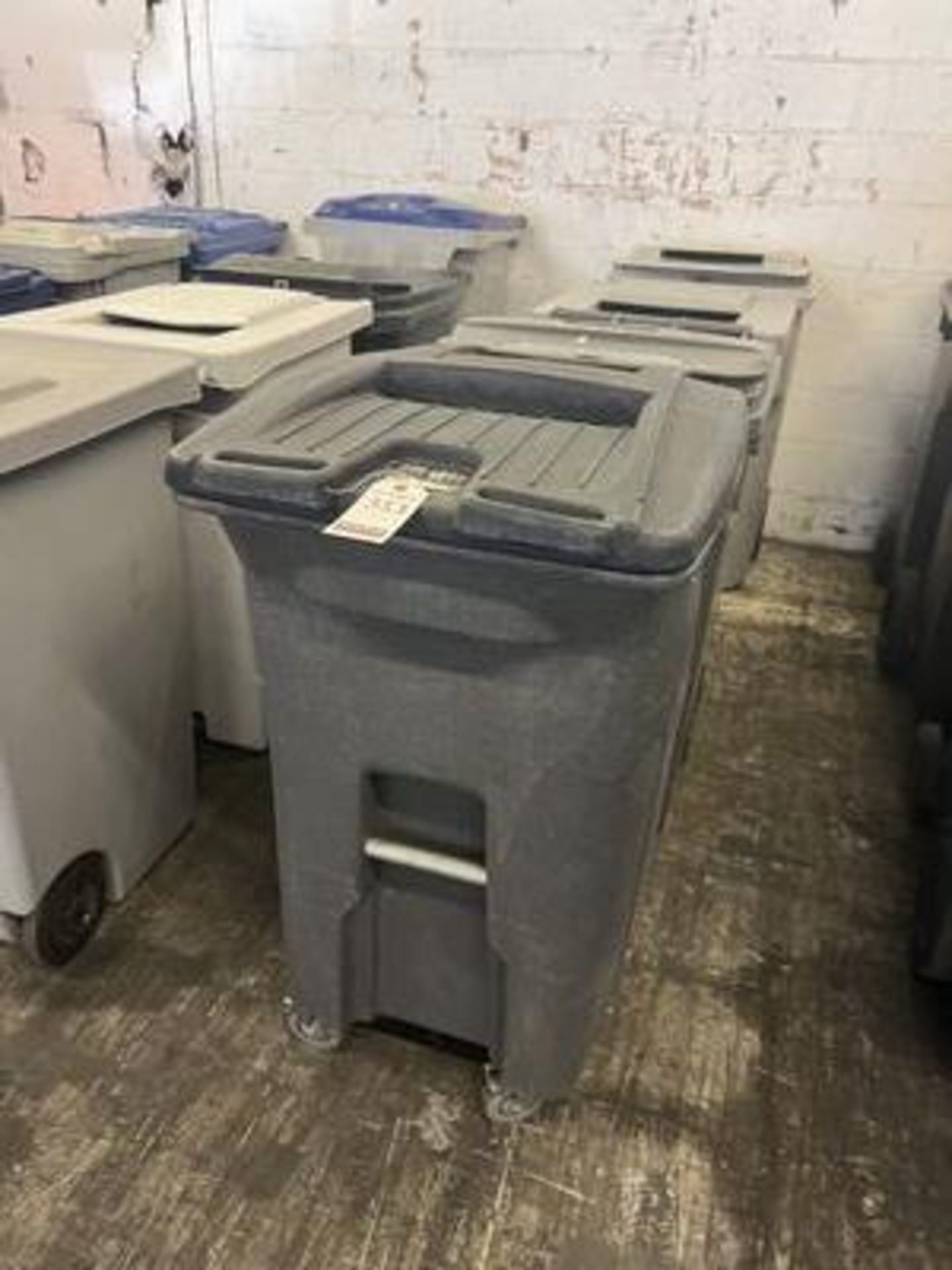 ROLLING POLY WASTE RECEPTACLES