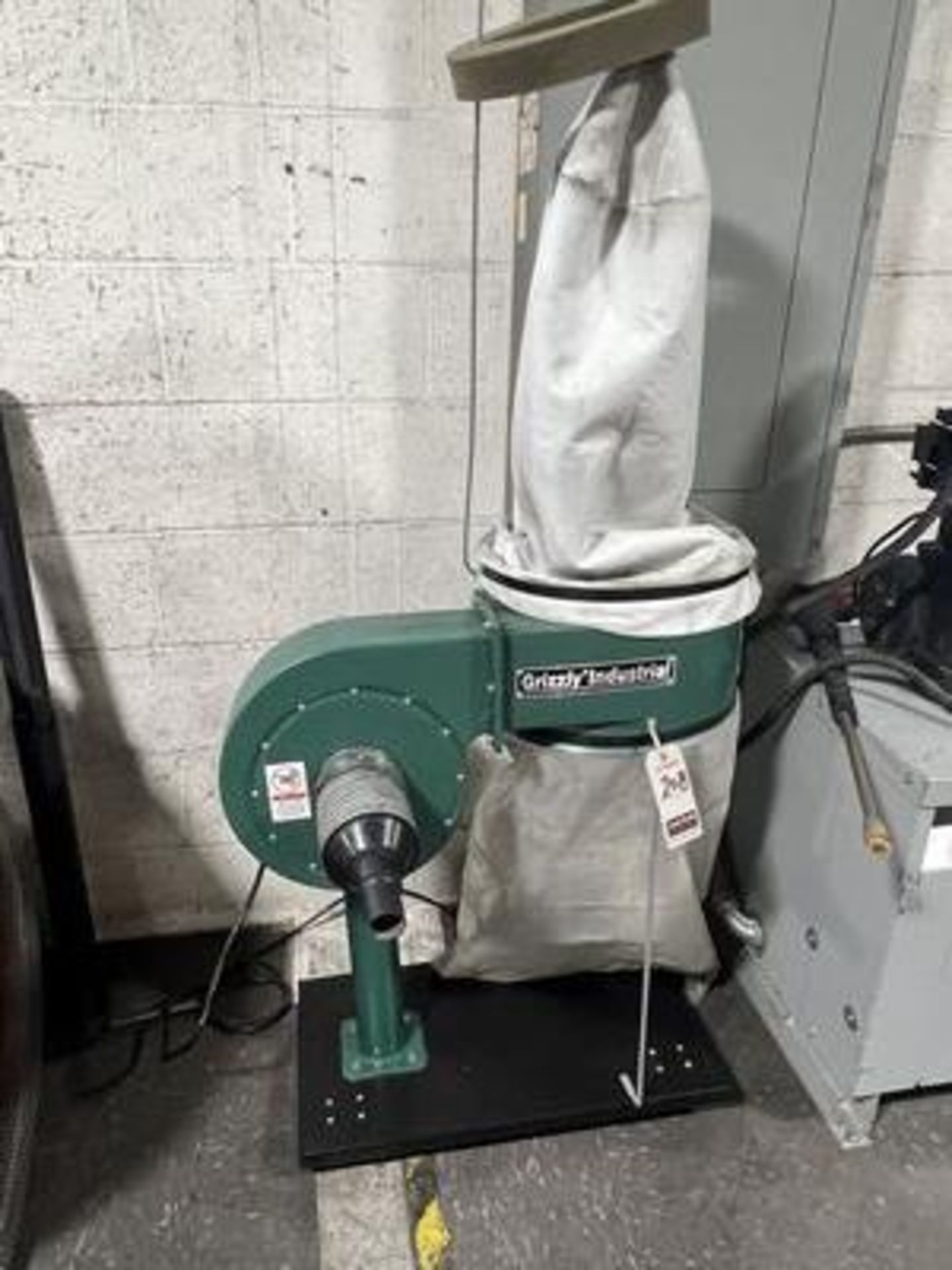 GRIZZLY SINGLE BAG DUST COLLECTOR, 1 H.P., 1 PH., M/N G8027