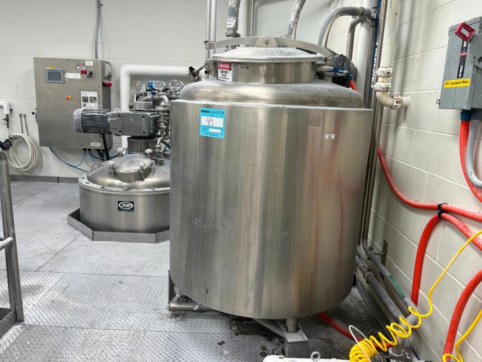 Stainless Steel Tank Aproximate 200 Gallon with Dish Top Cone Bottom. Includes Top Agitator and Cont - Image 4 of 20