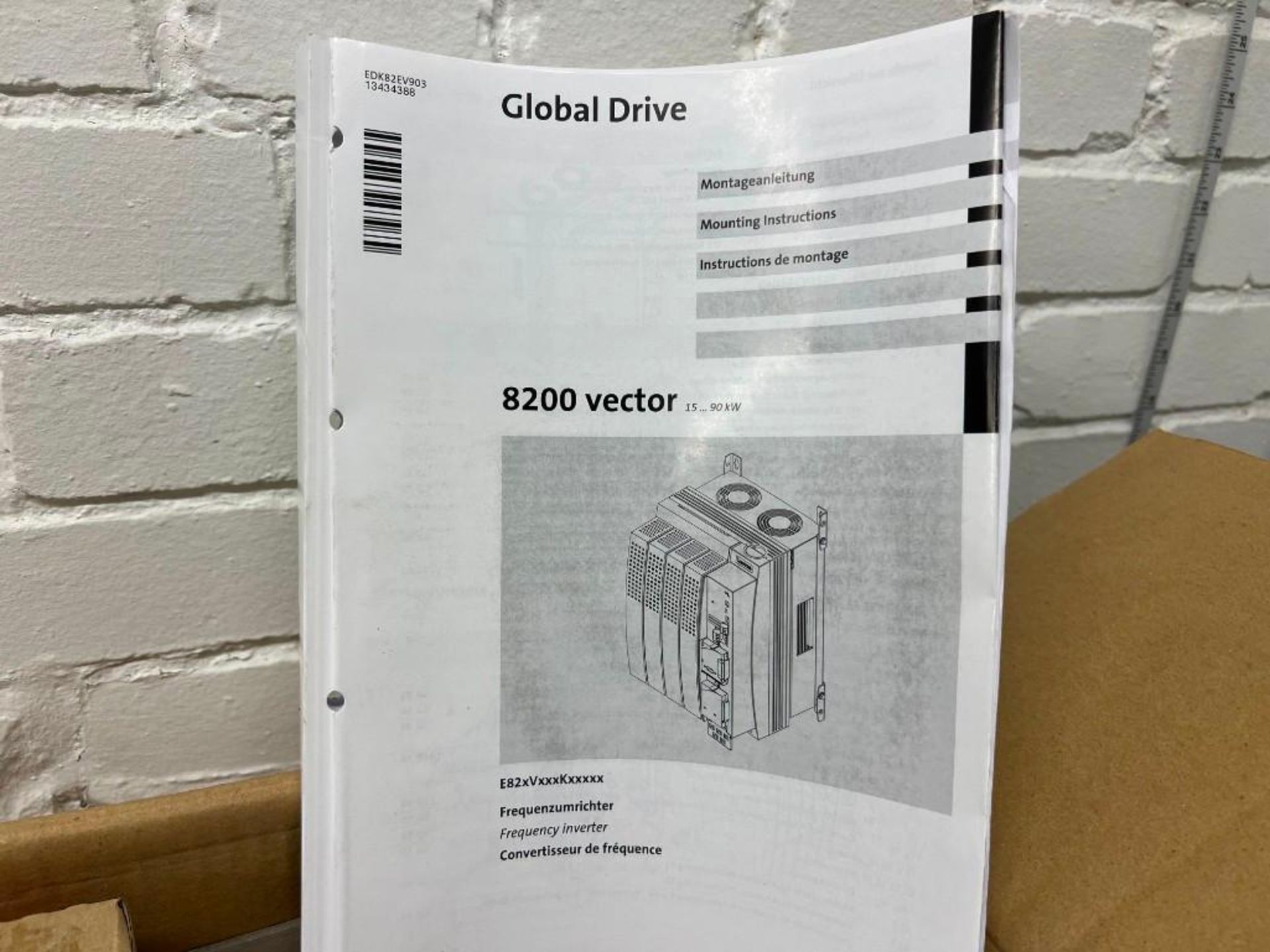 LENZE E82EV303K4B201 GLOBAL DRIVE 8200 VECTOR - Bild 3 aus 7