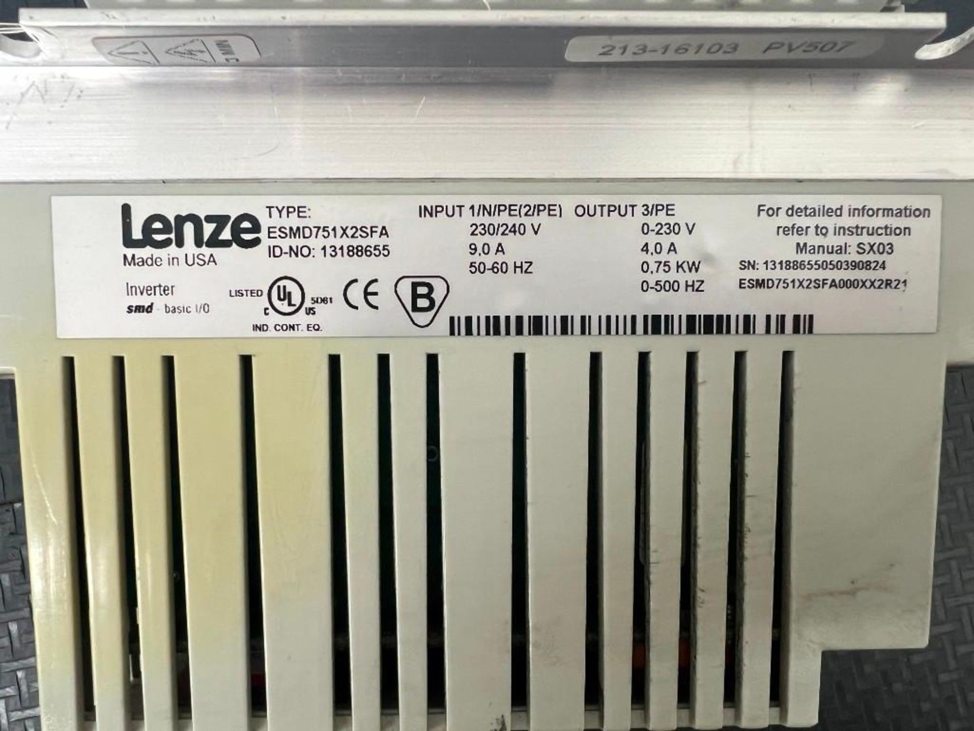 LENZE ESMD751X2SFA 0,75 kW 230V z filtrem