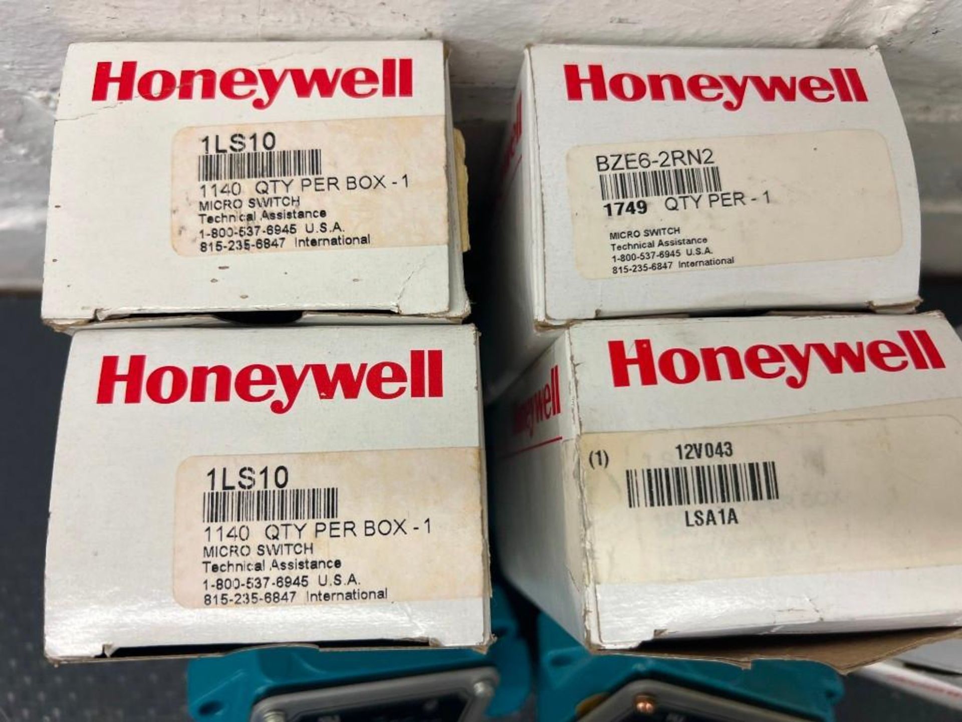 LOT OF NEW HONEYWELL COMPONENTS (SOME NEW IN BOX, SOME NEW WITHOUT BOX) - Image 2 of 6