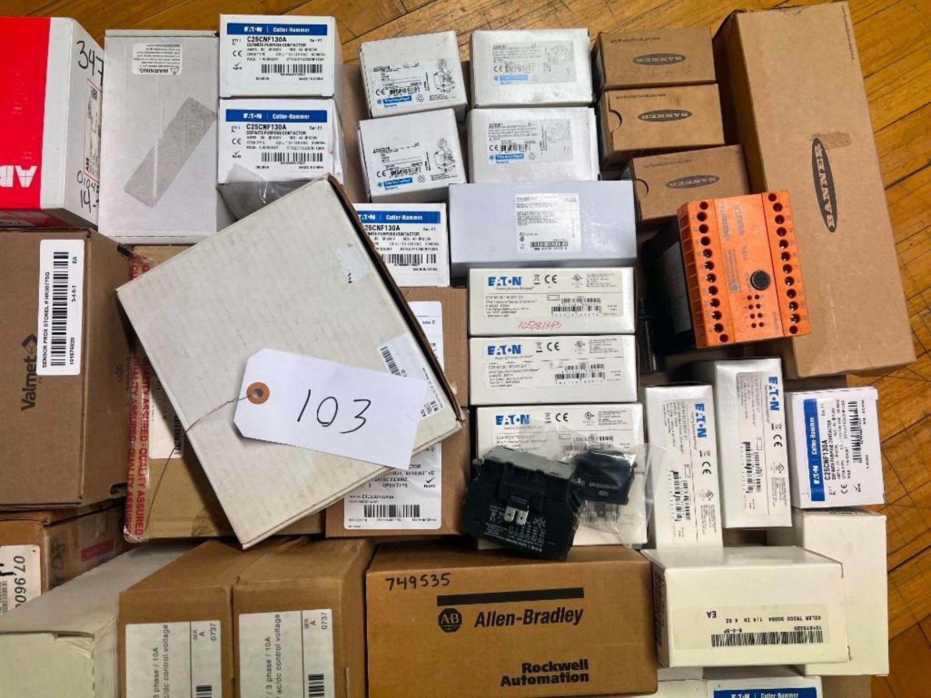 LOT OF NEW ASSORTED ELECTRICAL COMPONENTS - Image 3 of 5