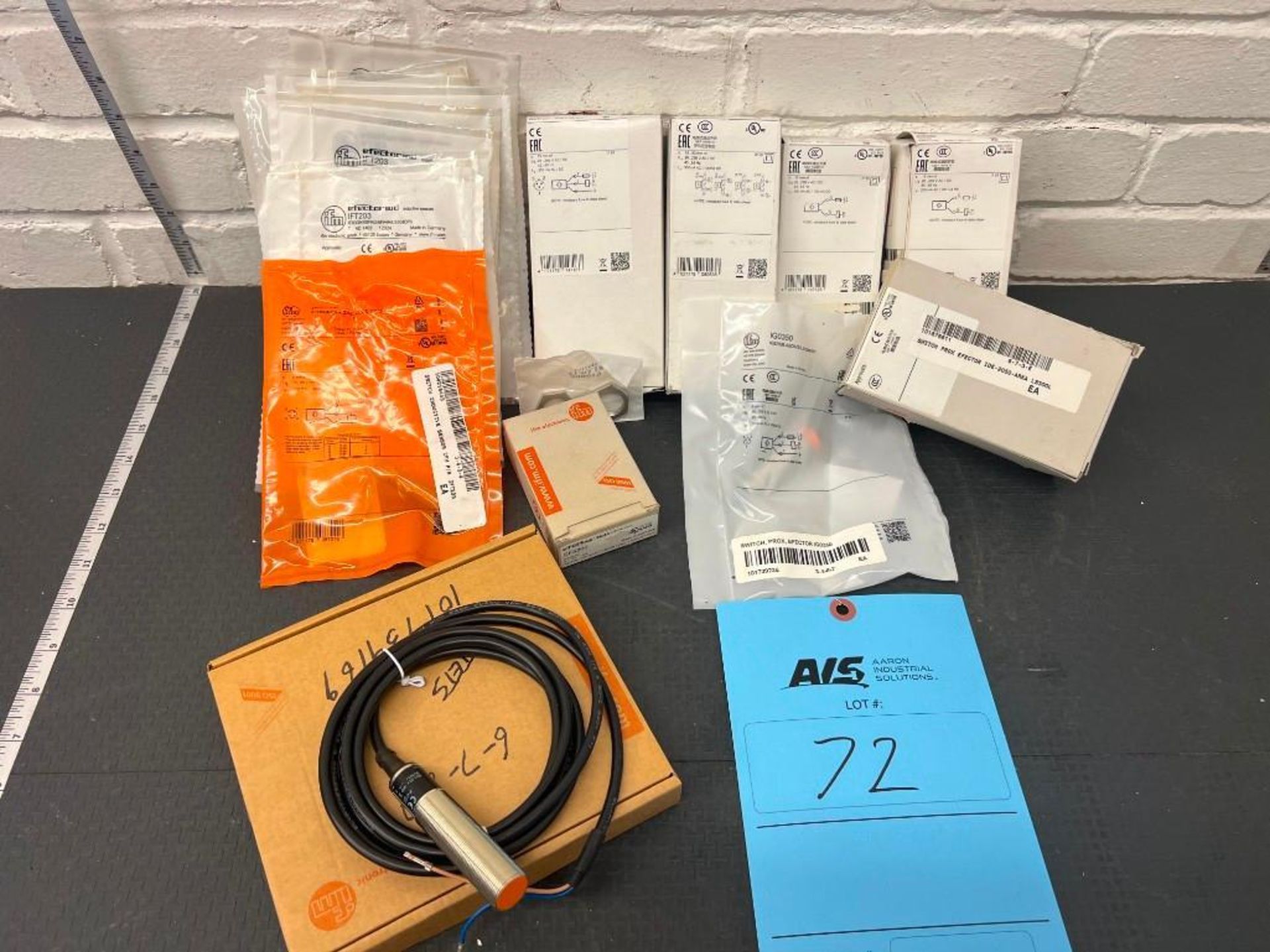 MISCELLANEOUS NEW IN PACKAGING IFM DEFECTOR COMPONENTS (SEE PICS FOR PART #S)